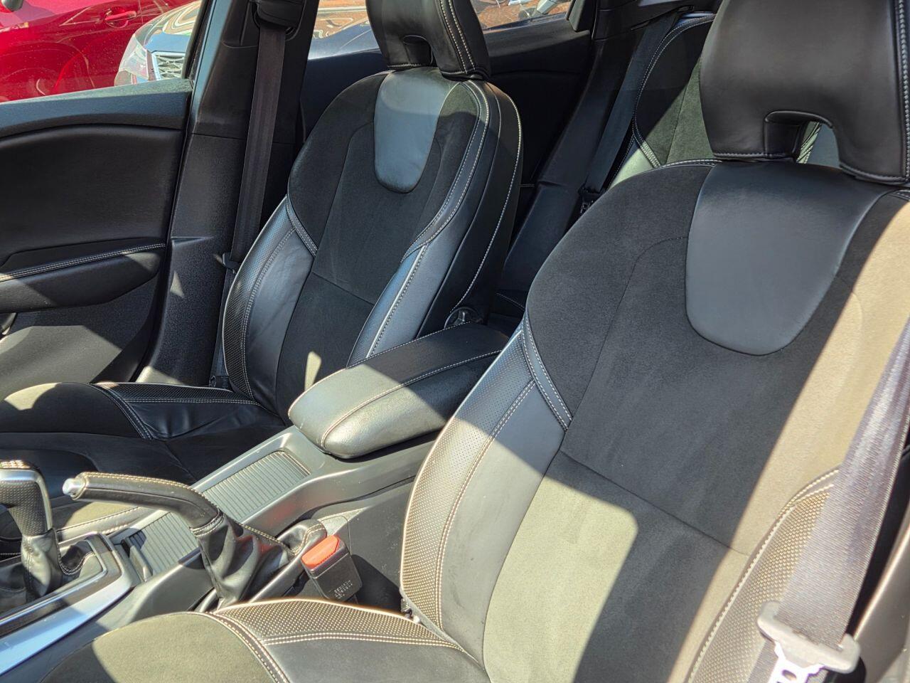 Volvo V40 - Image 18