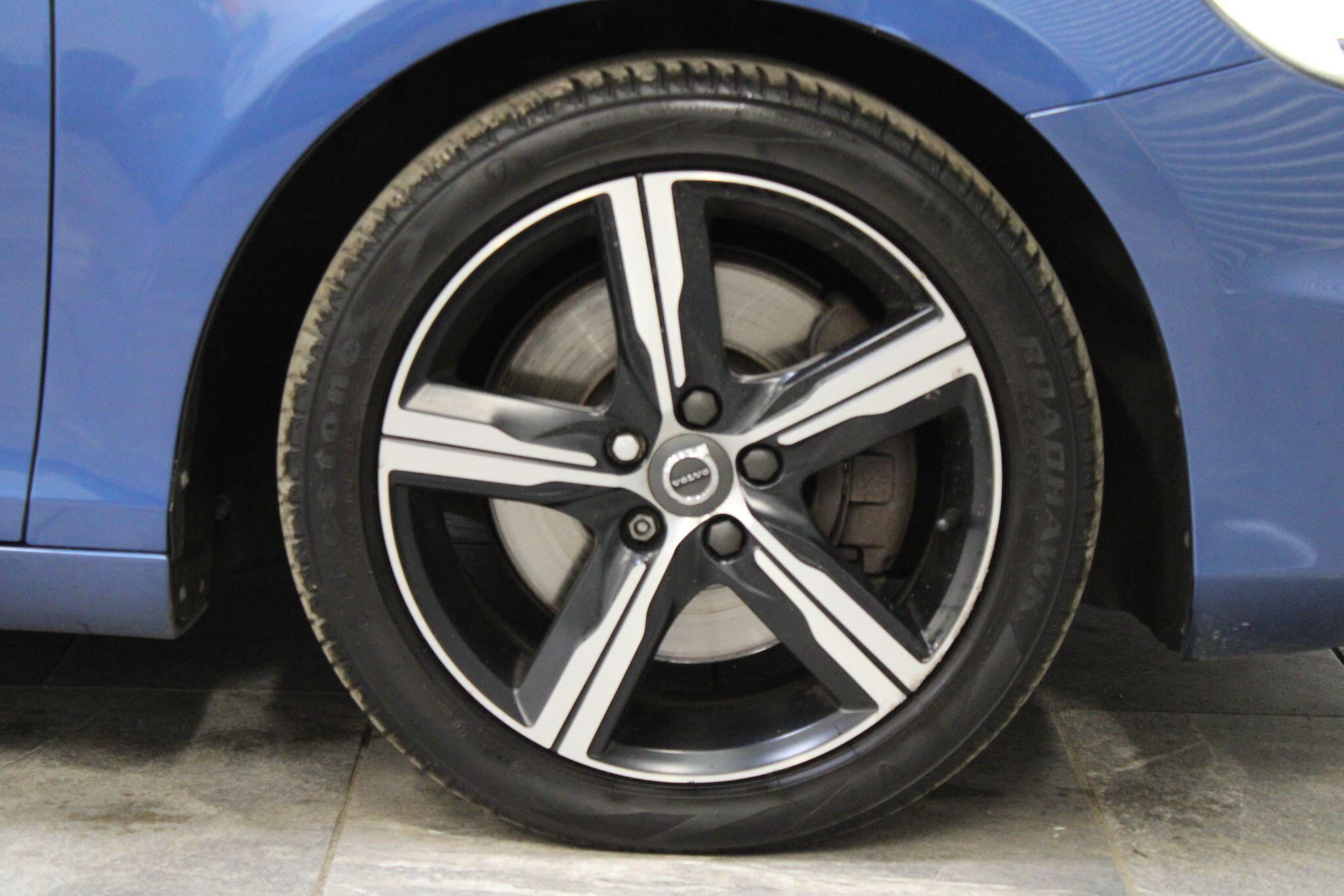 Volvo V40 - Image 9