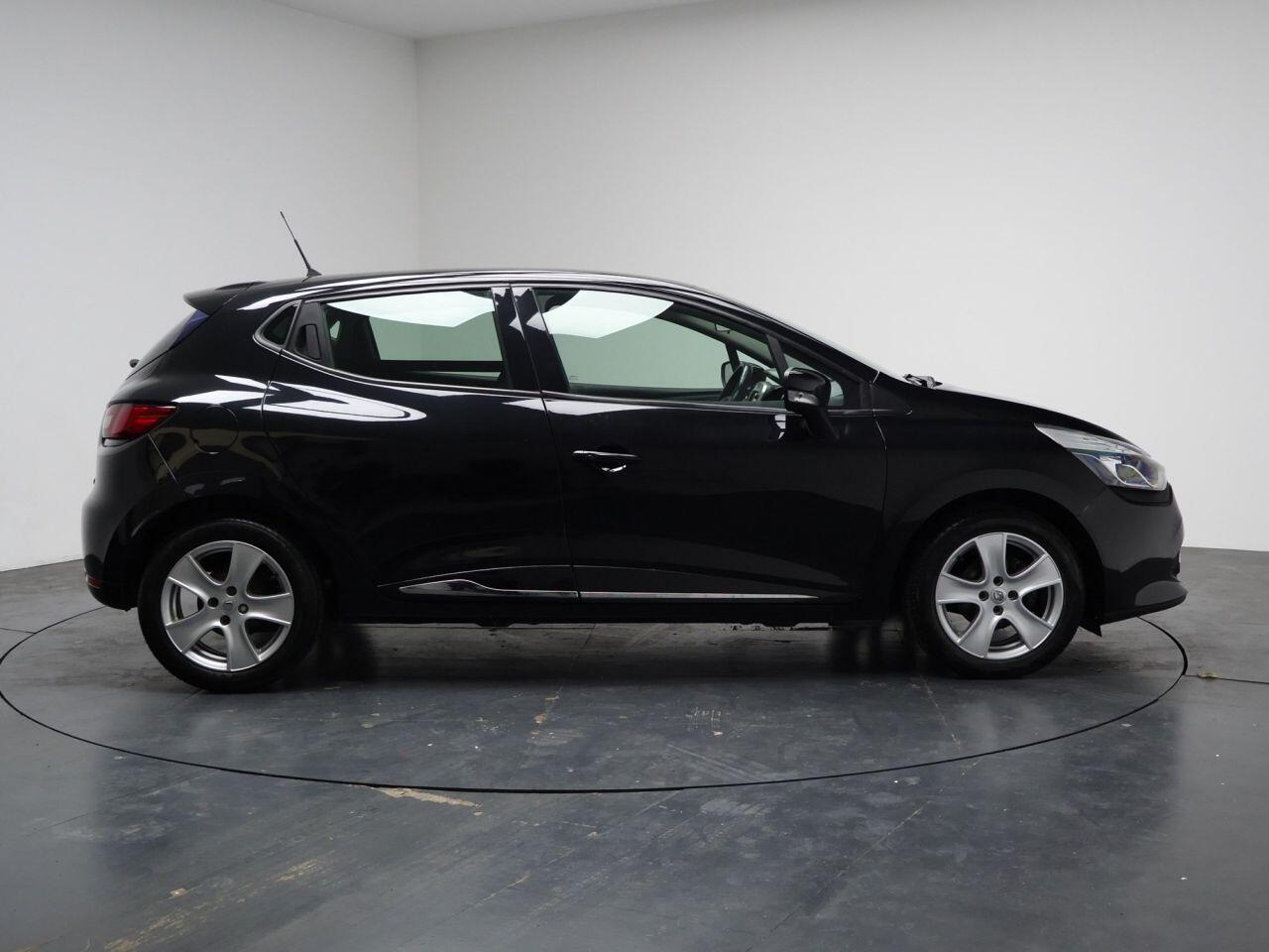 Renault Clio - Image 14