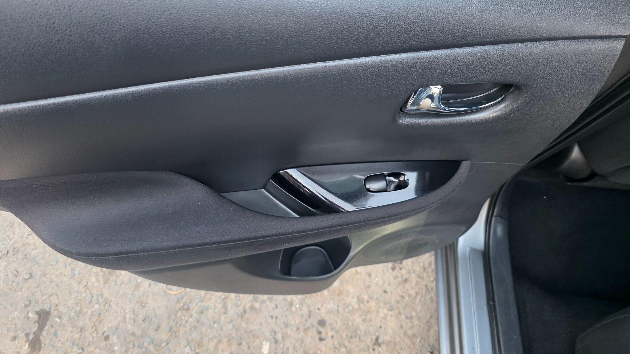 Nissan Leaf - Image 28