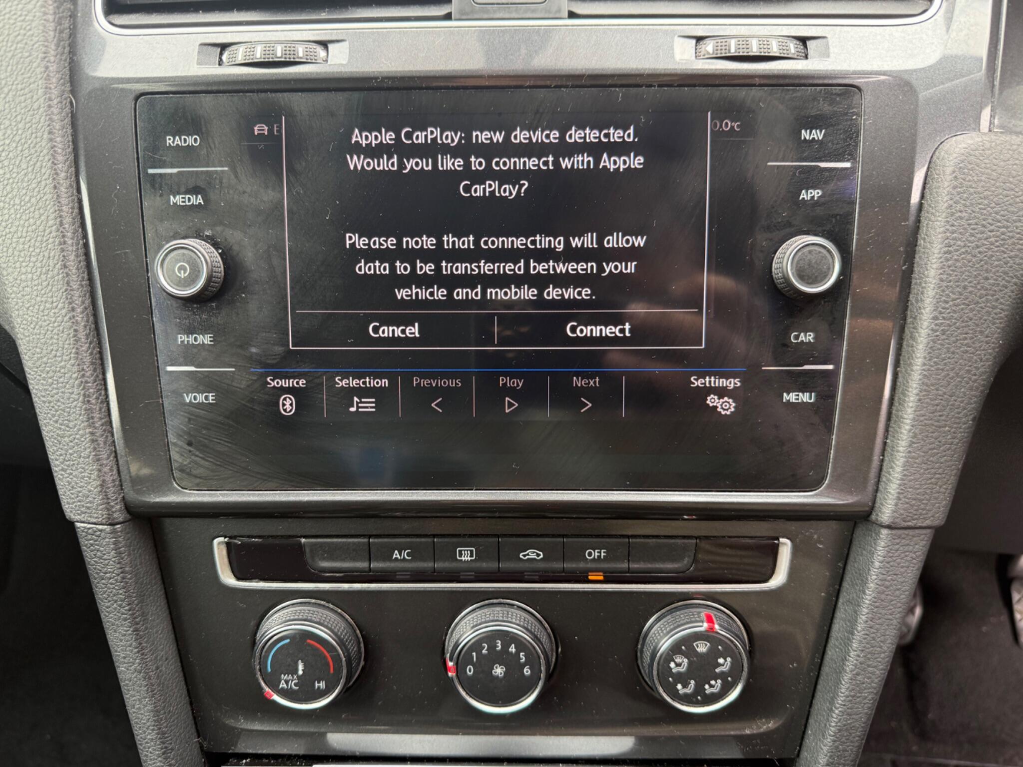 Volkswagen Golf - Image 9
