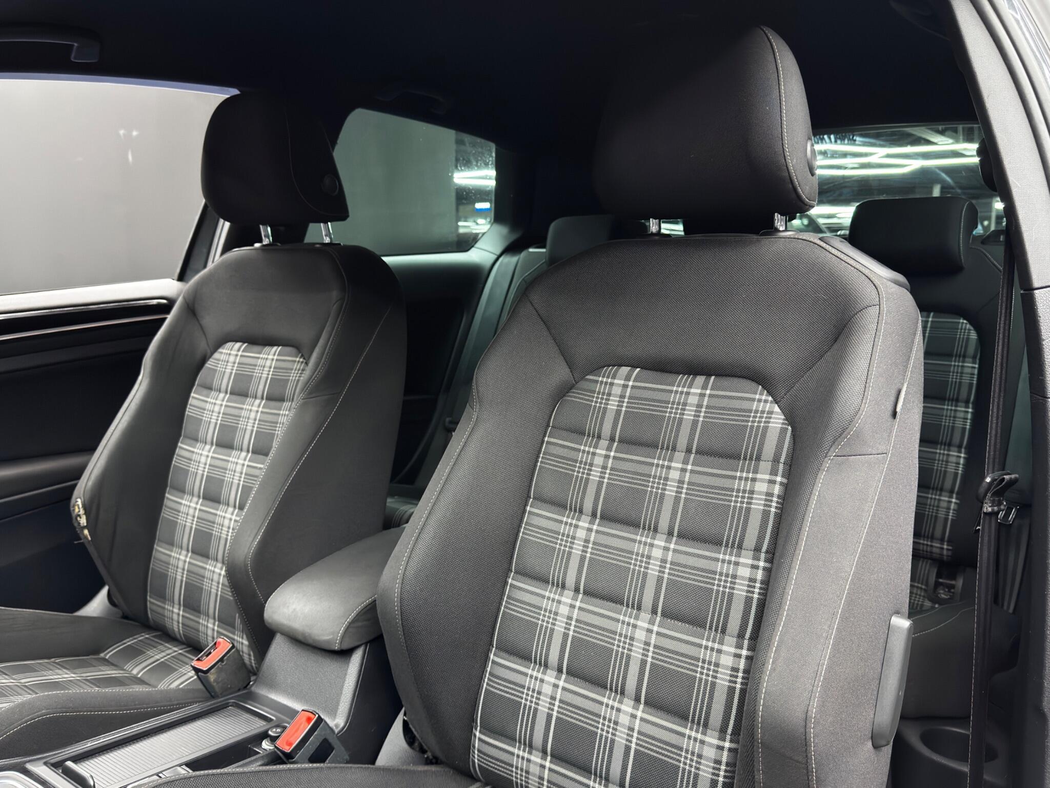 Volkswagen Golf - Image 14