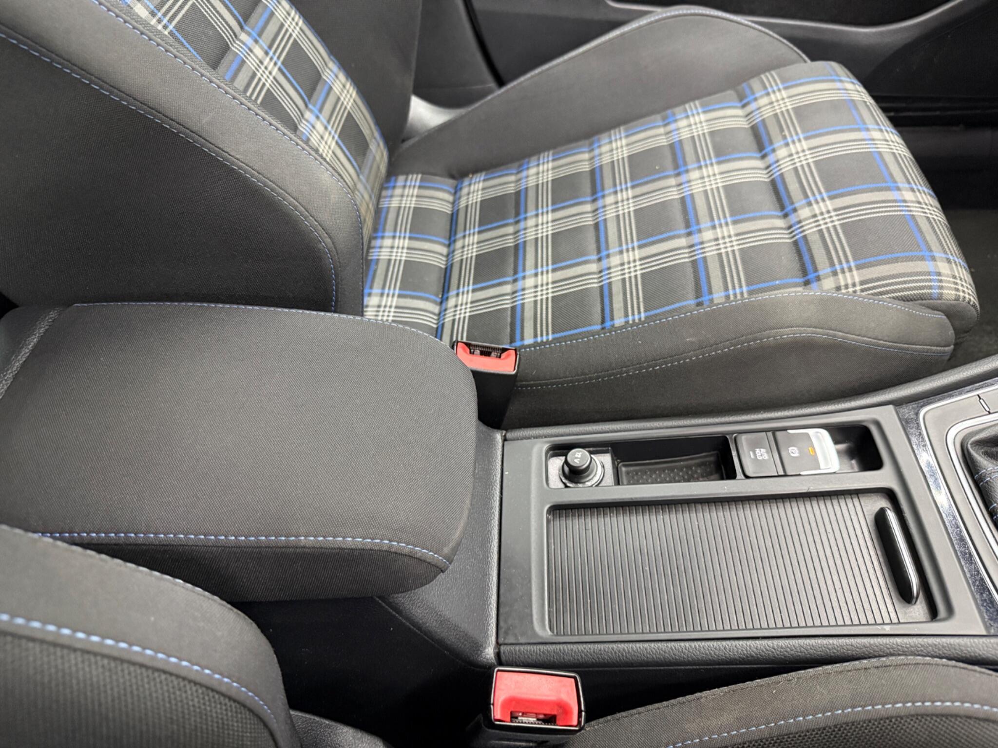 Volkswagen Golf - Image 52