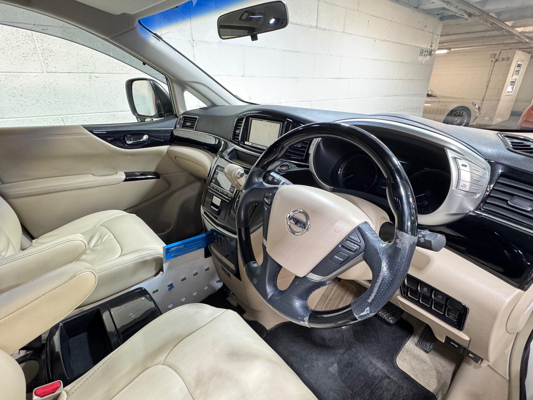 Nissan Elgrand - Image 9