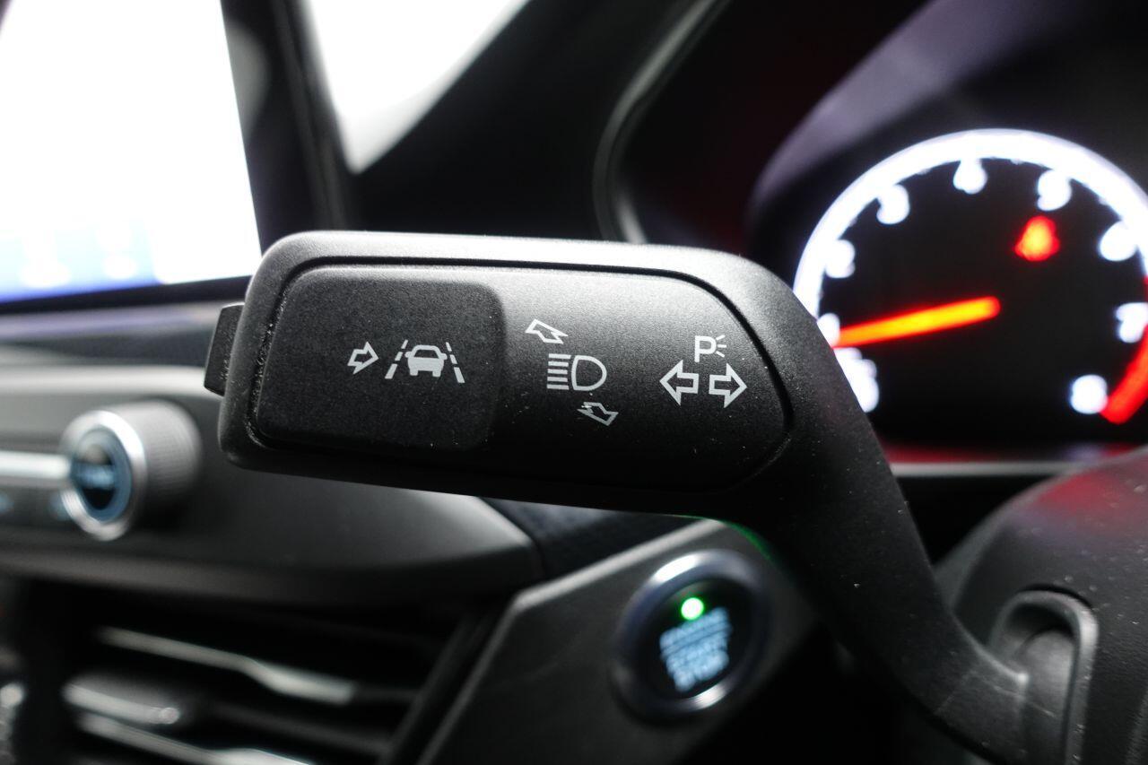 Ford Focus - Image 50