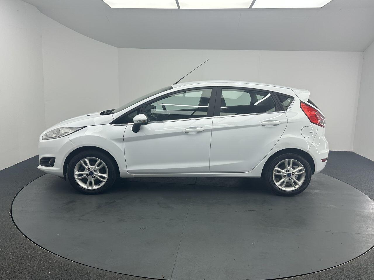 Ford Fiesta - Image 12