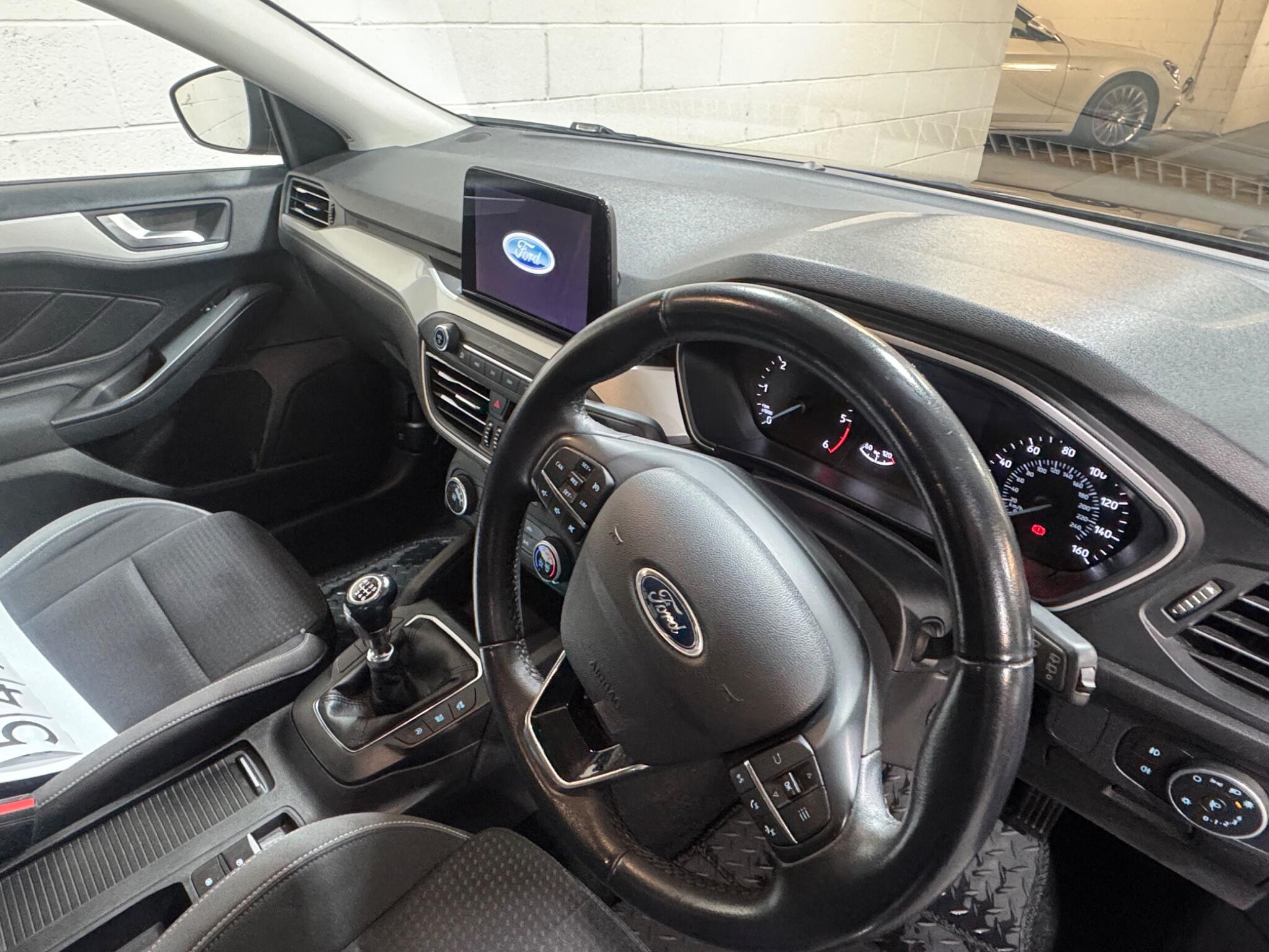 Ford Focus - Image 8