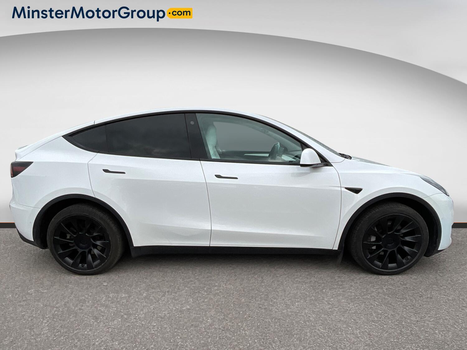 Tesla Model Y - Image 2