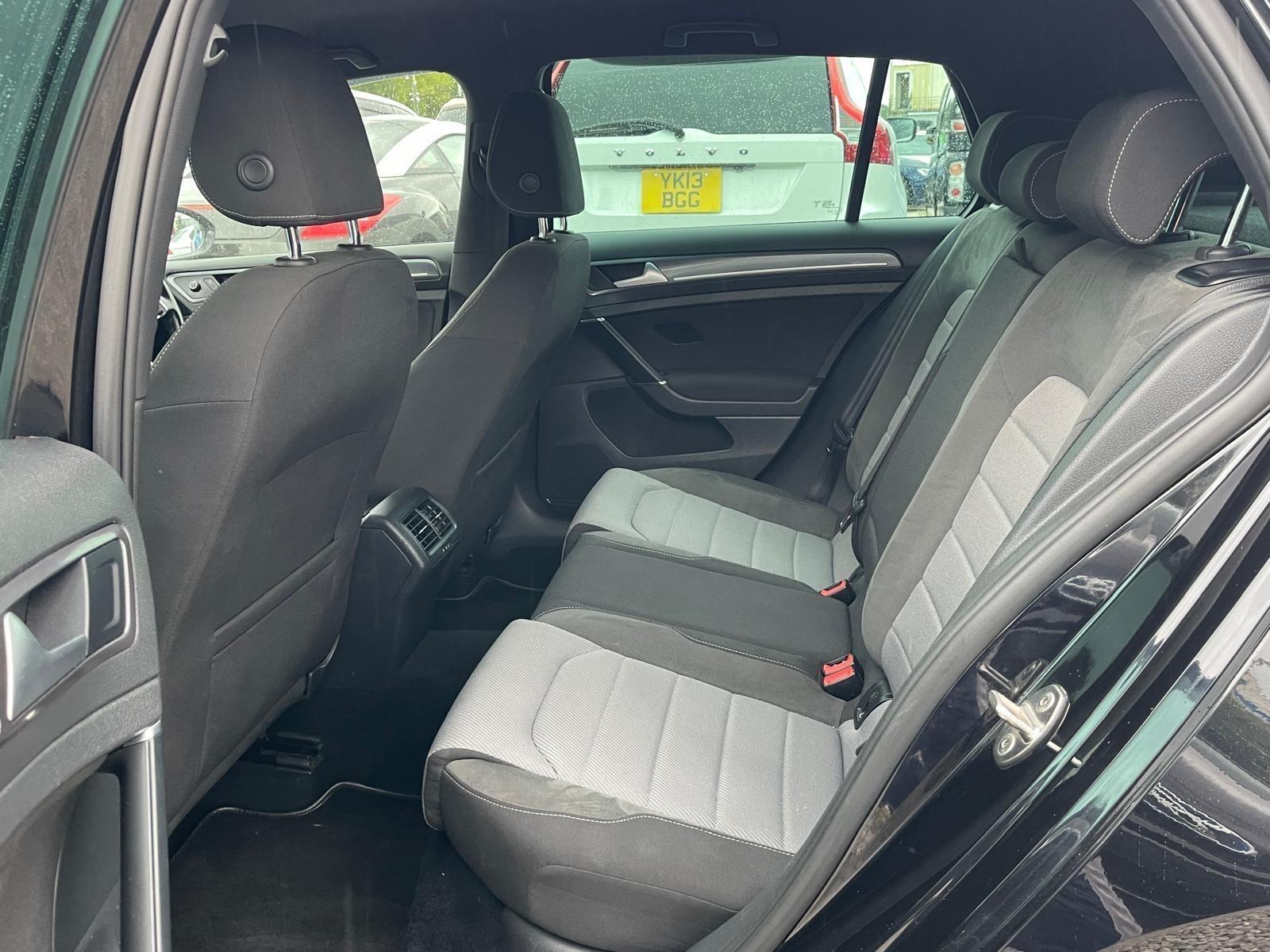 Volkswagen Golf - Image 10