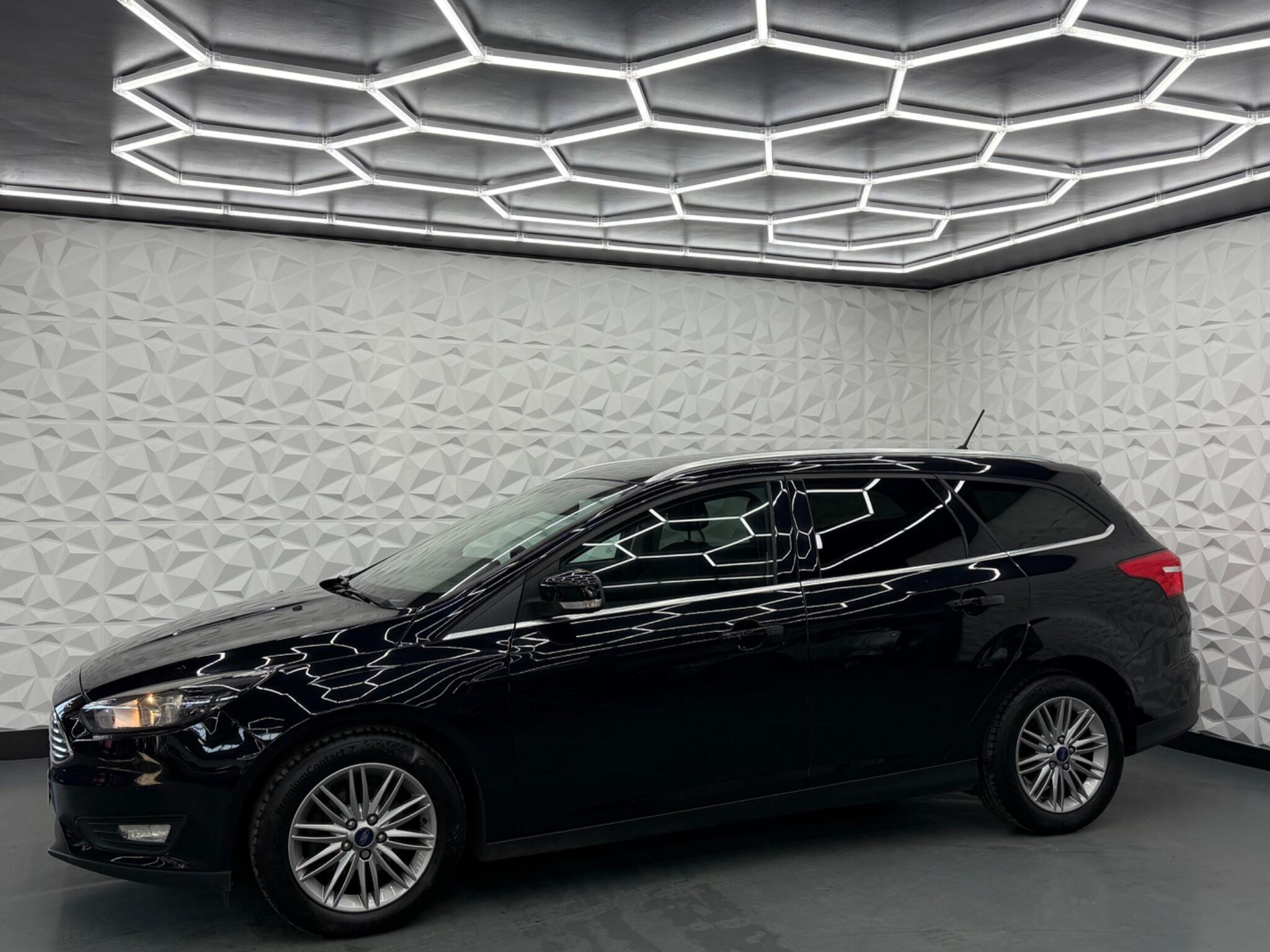 Ford Focus - Image 6