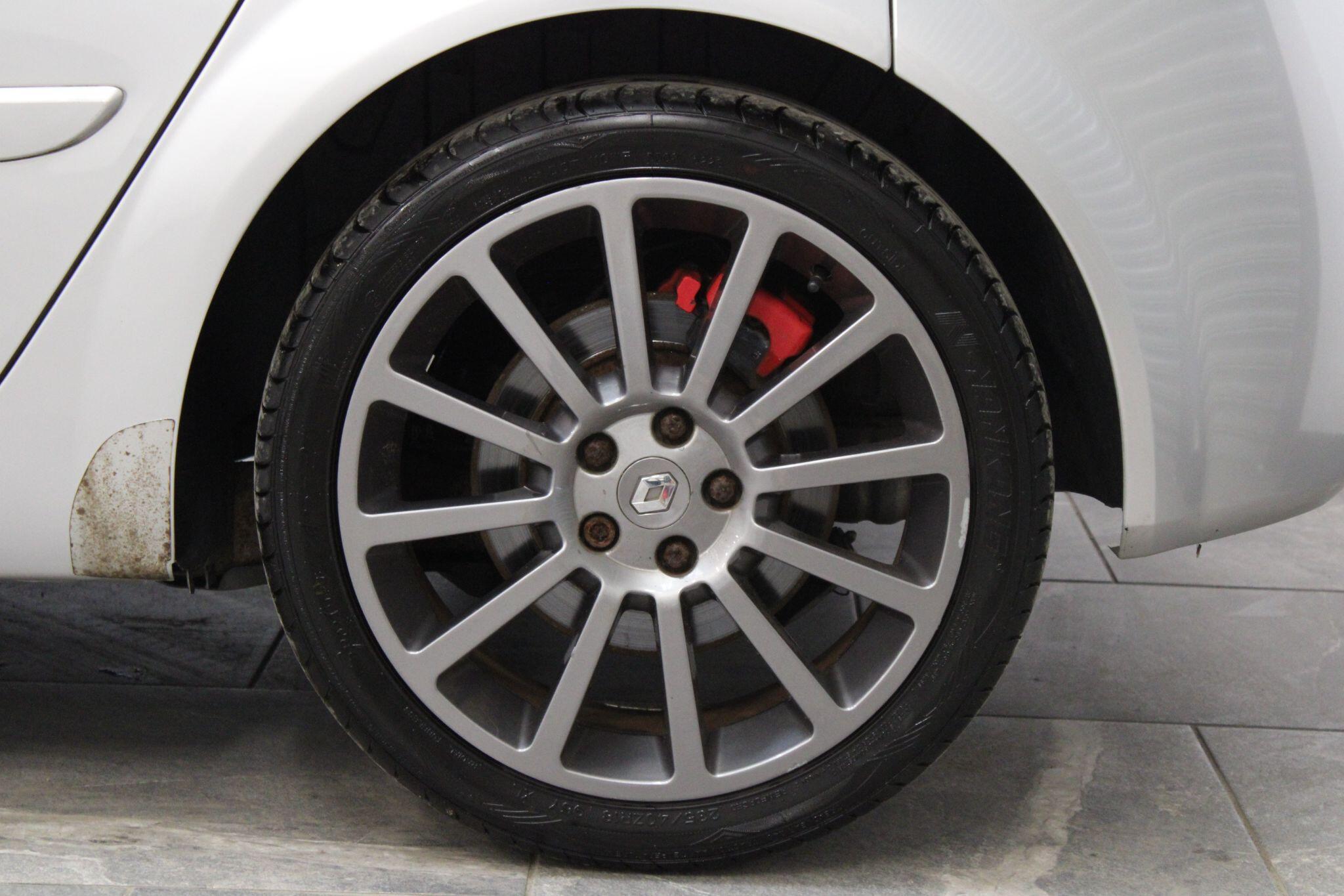 Renault Megane - Image 37