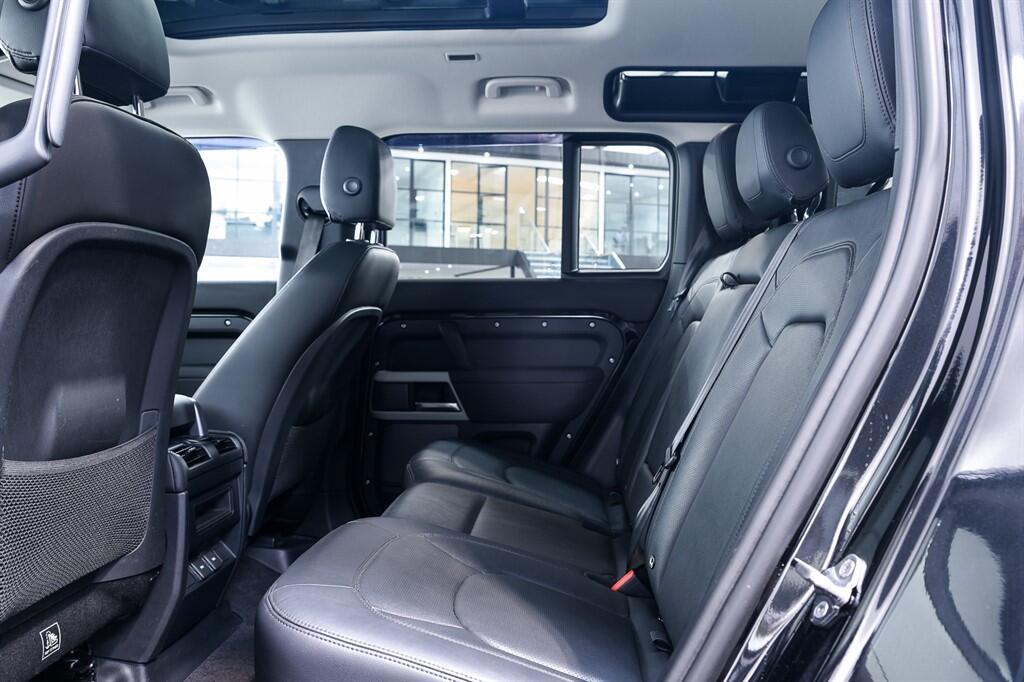 Land Rover Defender 110 - Image 15