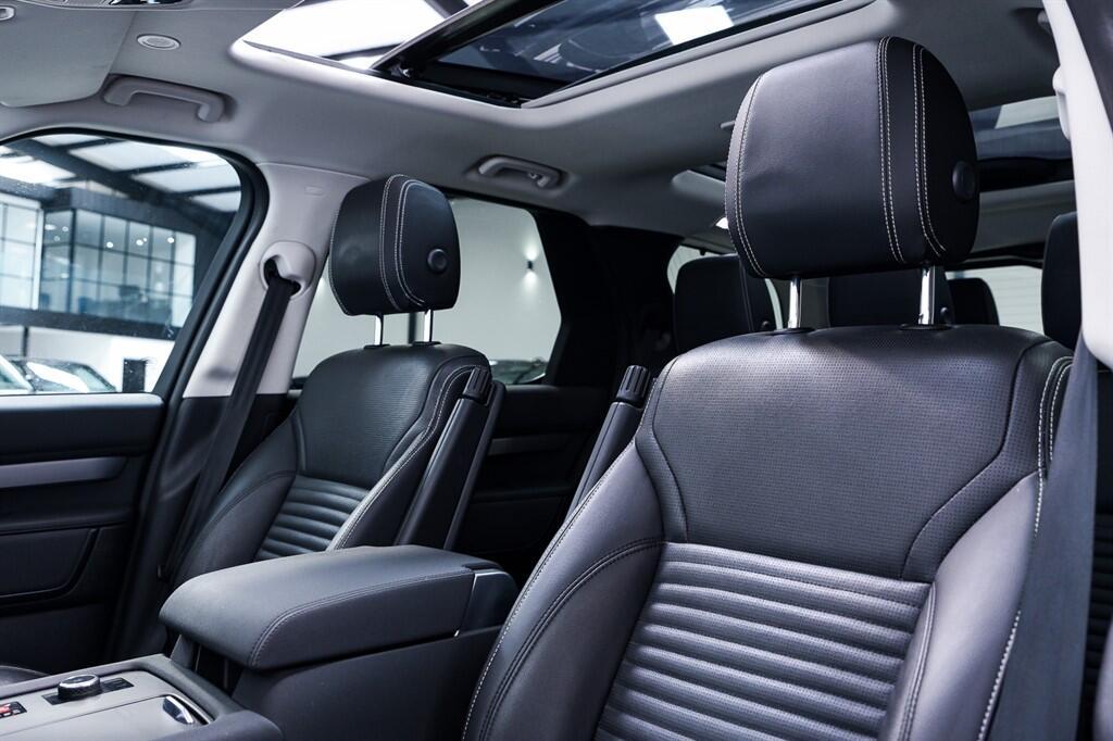 Land Rover Discovery - Image 13
