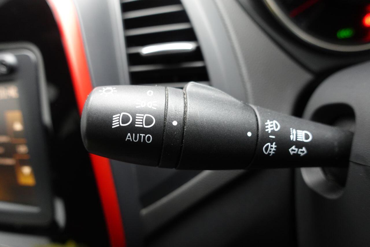 Renault Captur - Image 32