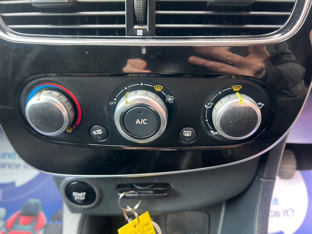 Renault Clio - Image 23