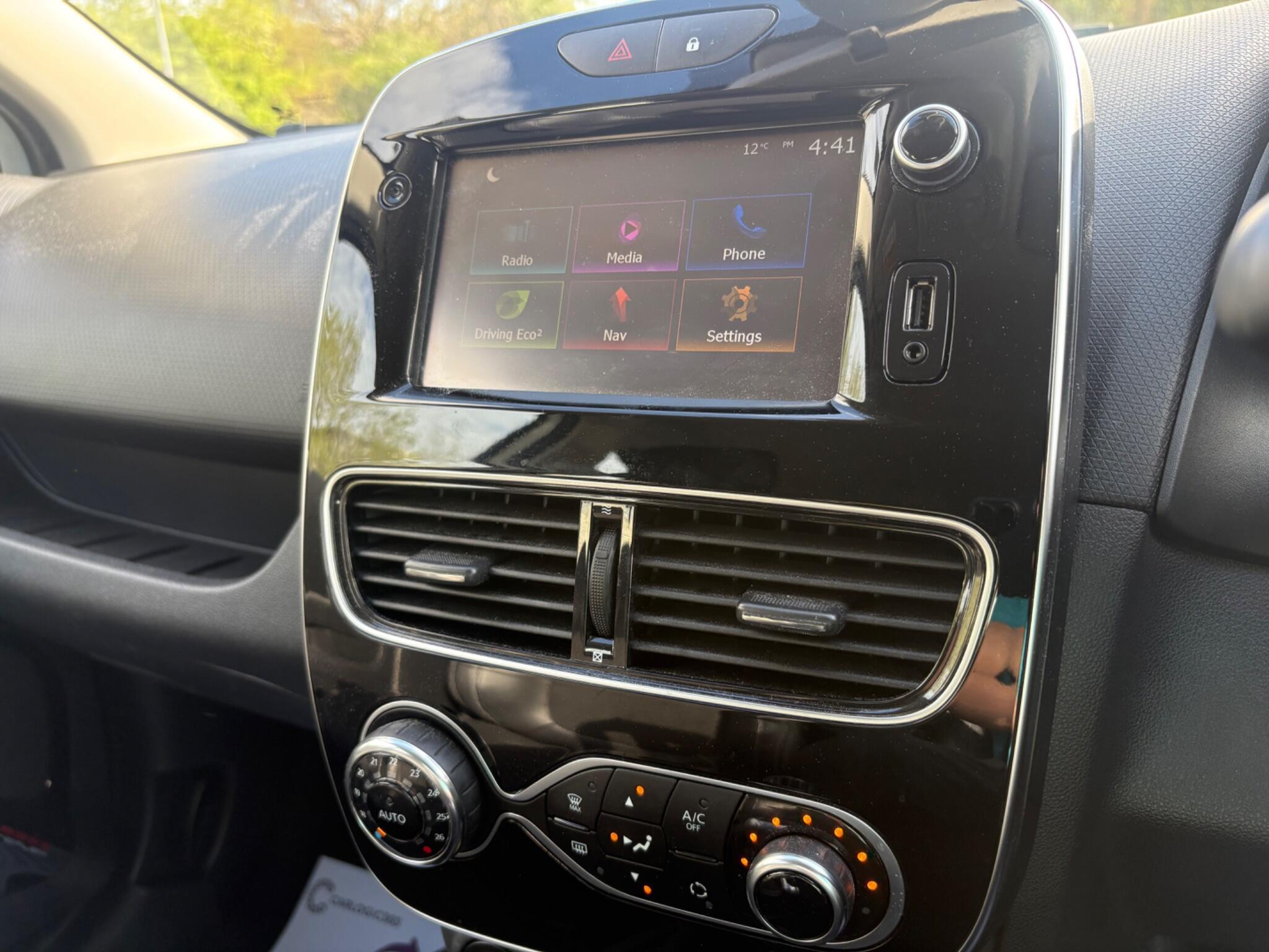 Renault Clio - Image 33