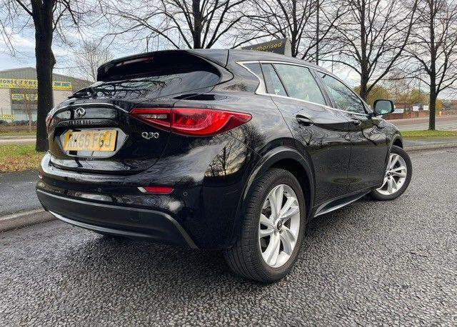 Infiniti Q30 - Image 11