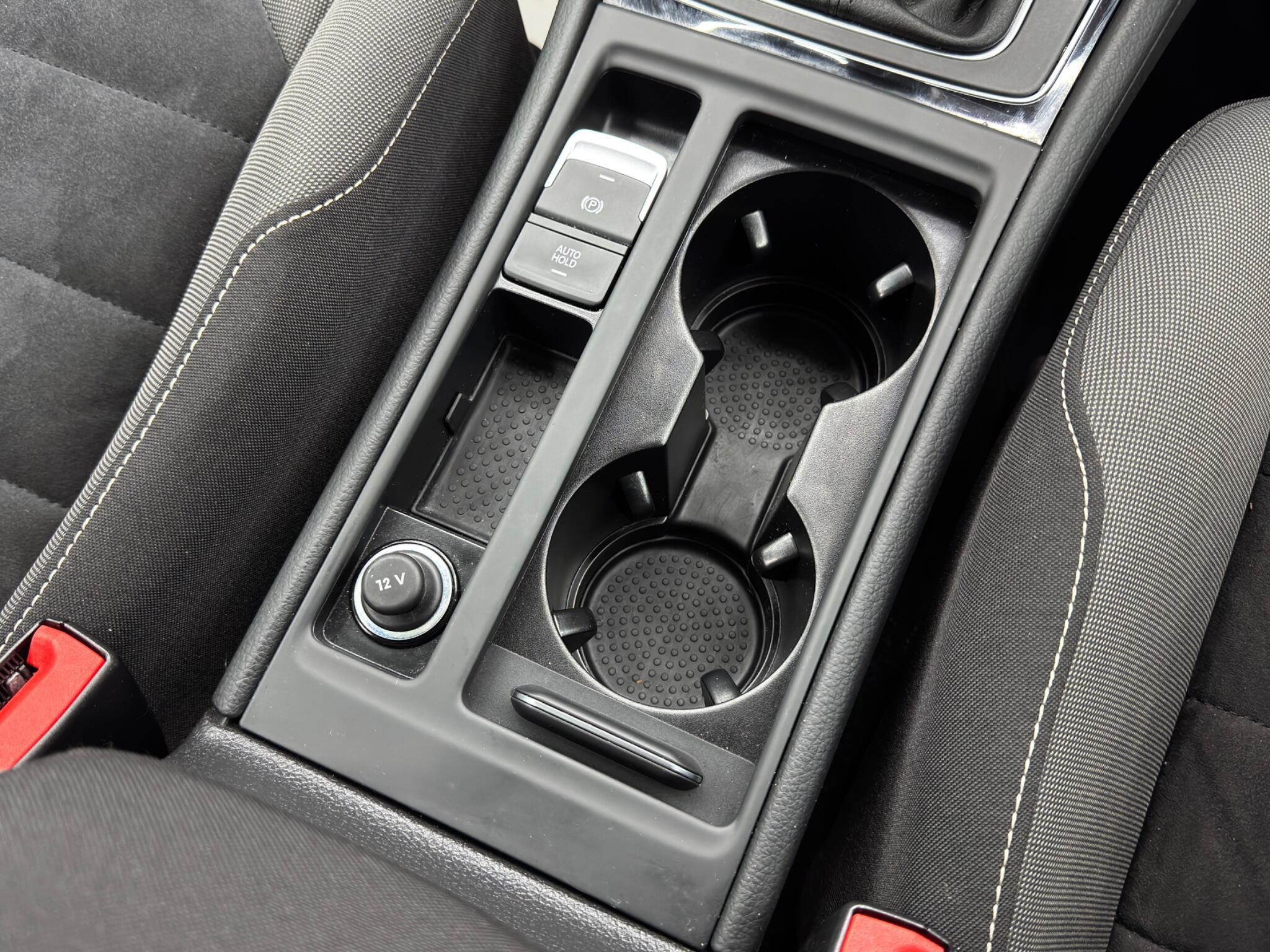 Volkswagen Golf - Image 25