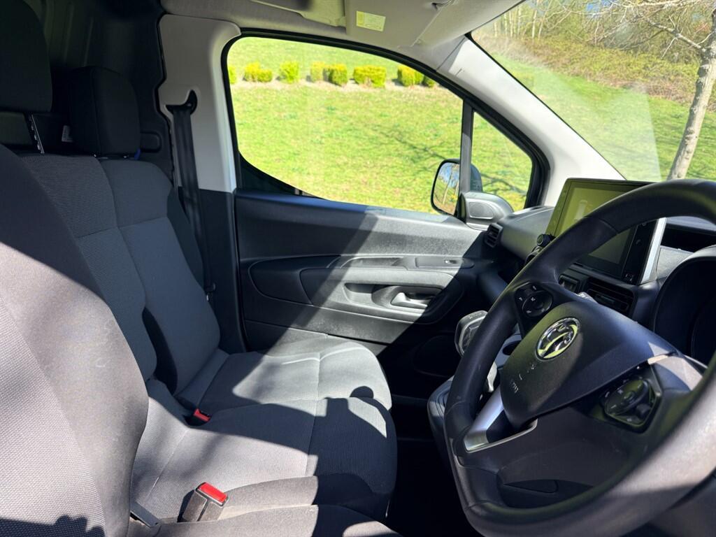 Vauxhall Combo - Image 19