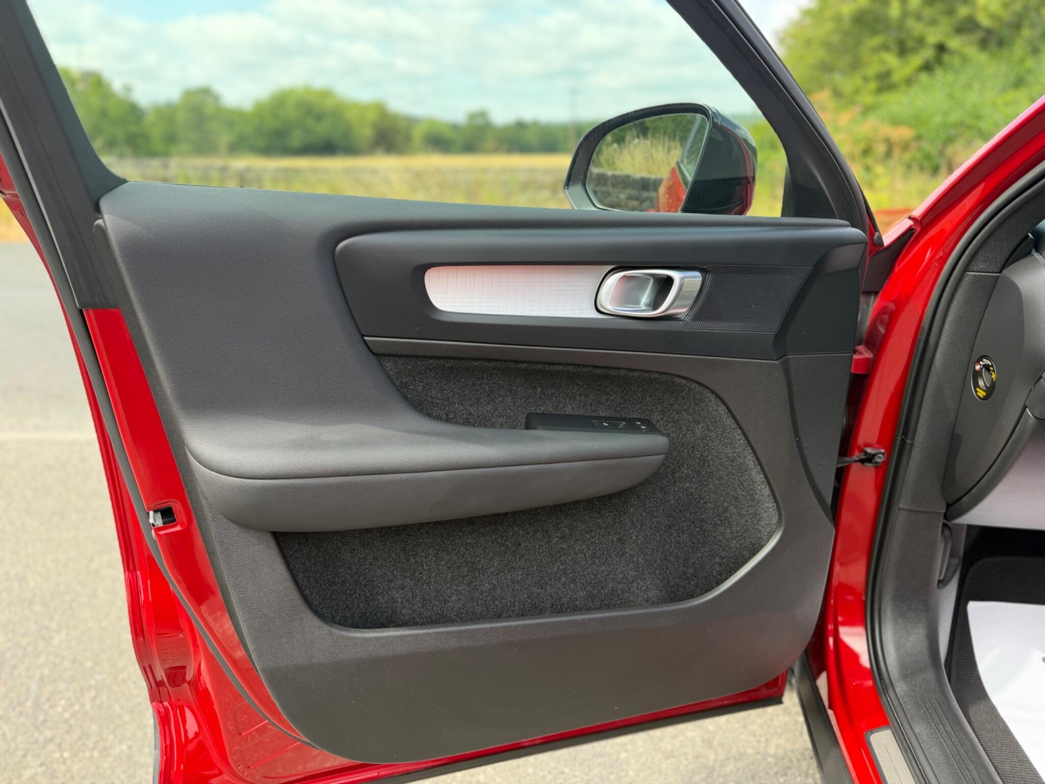 Volvo XC40 - Image 20
