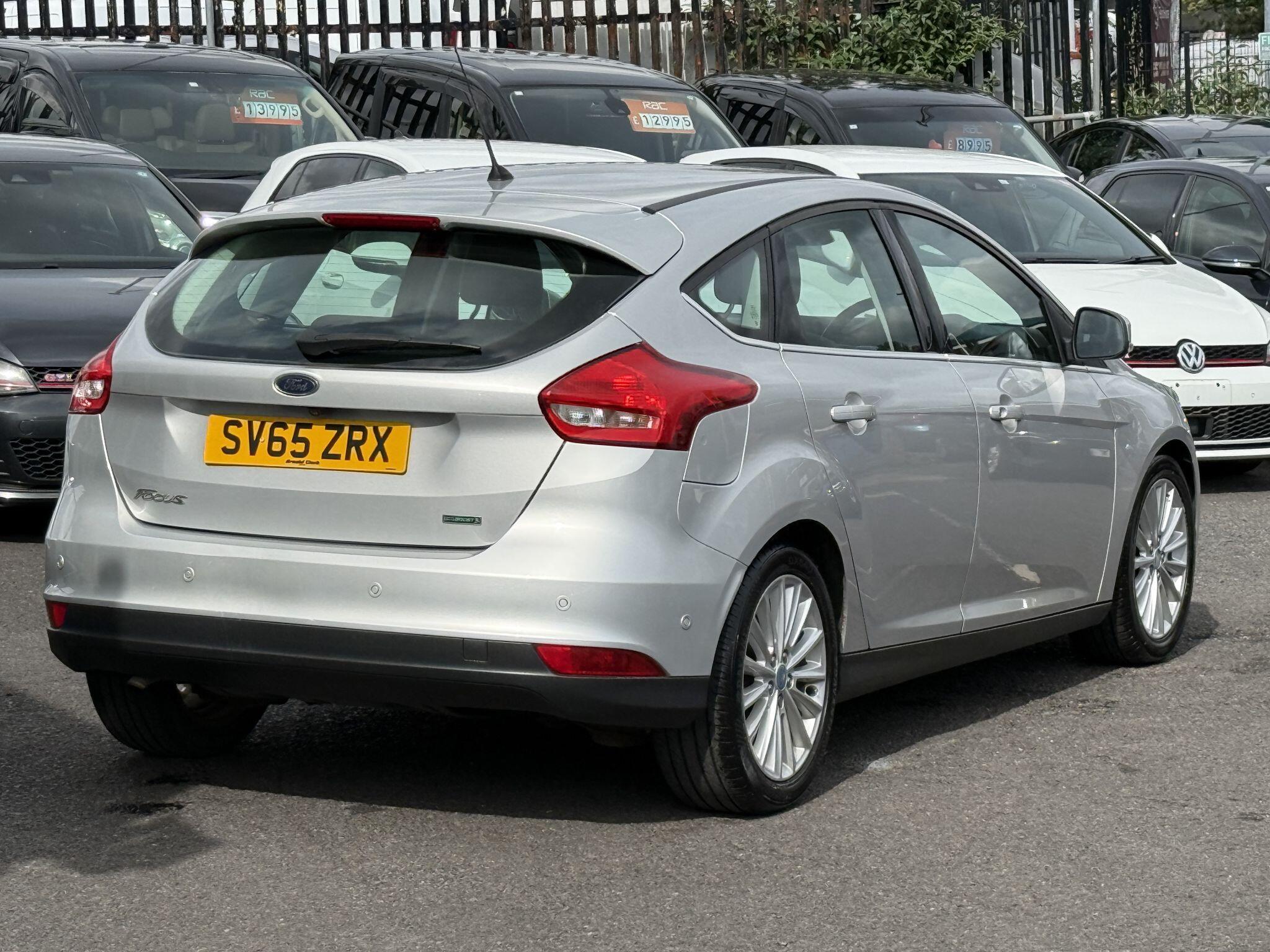 Ford Focus - Image 17