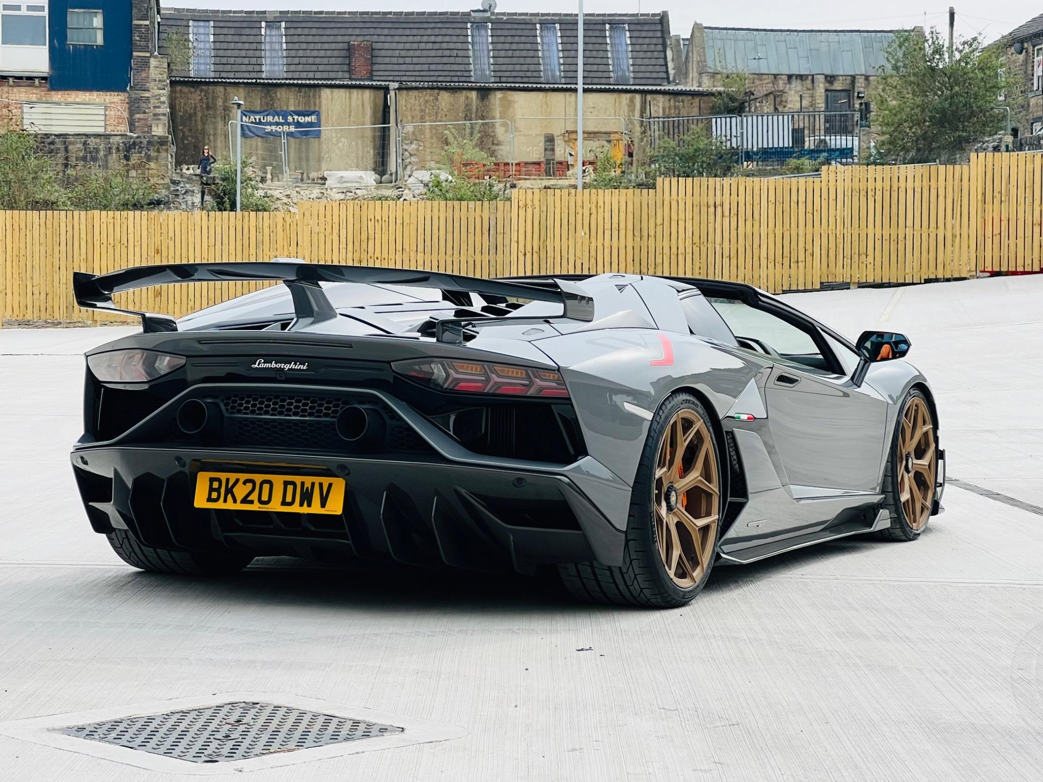 Lamborghini Aventador - Image 4