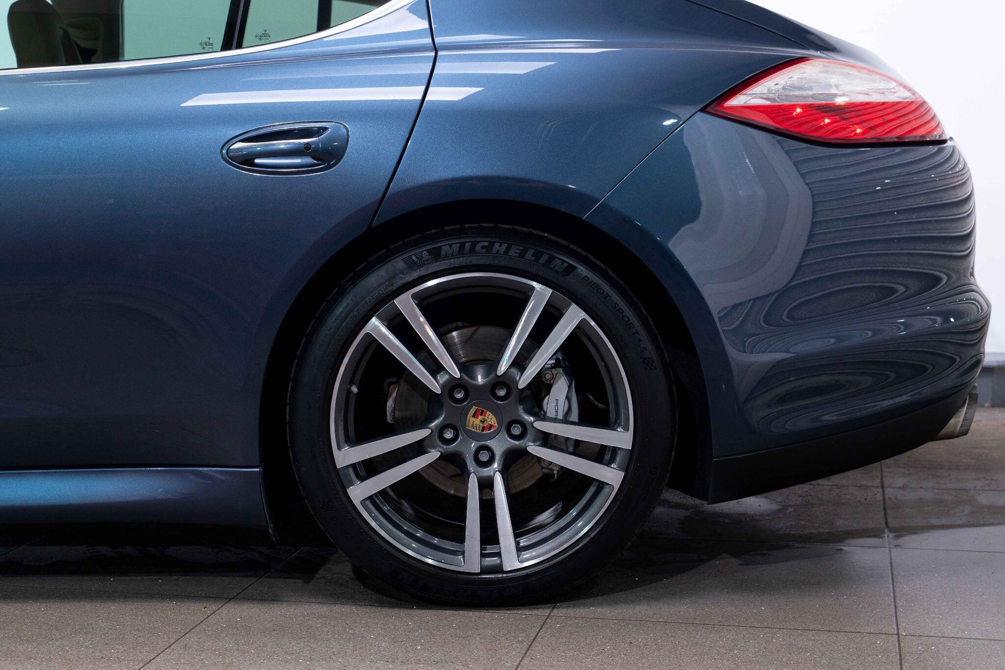 Porsche Panamera - Image 32