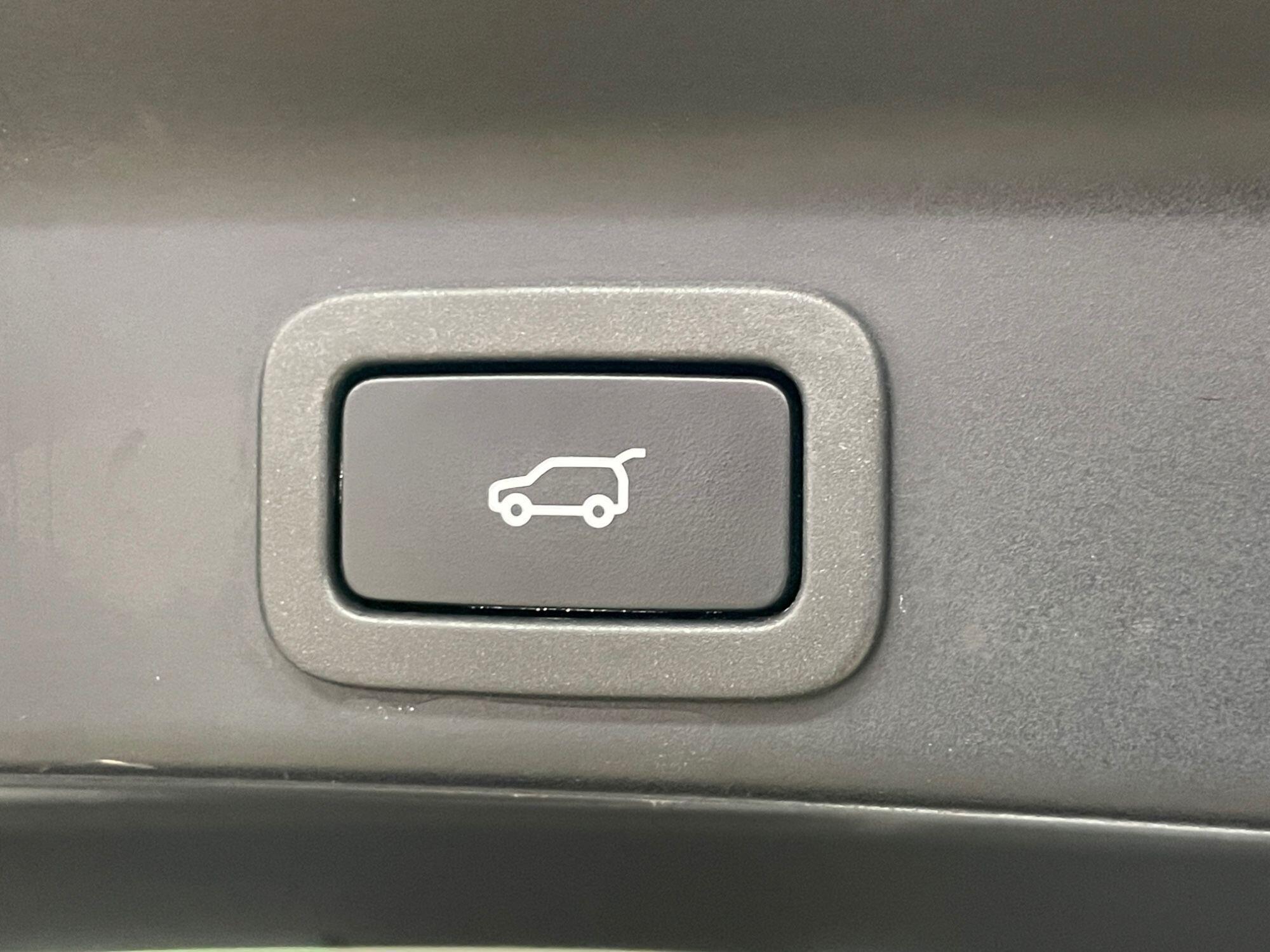 Jaguar F-Pace - Image 18