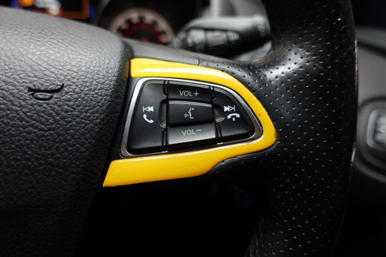 Ford Focus - Image 36