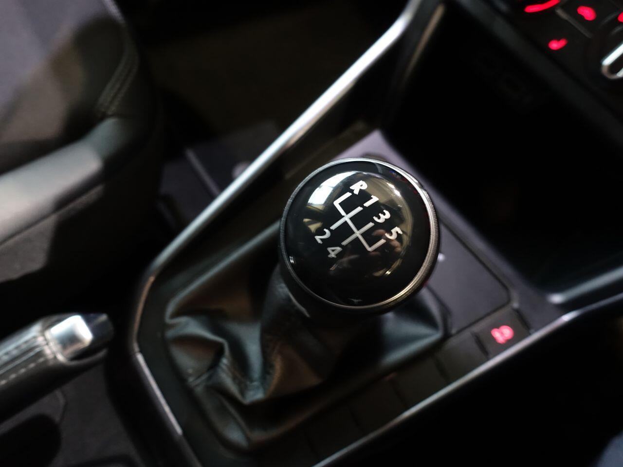 Volkswagen Polo - Image 23