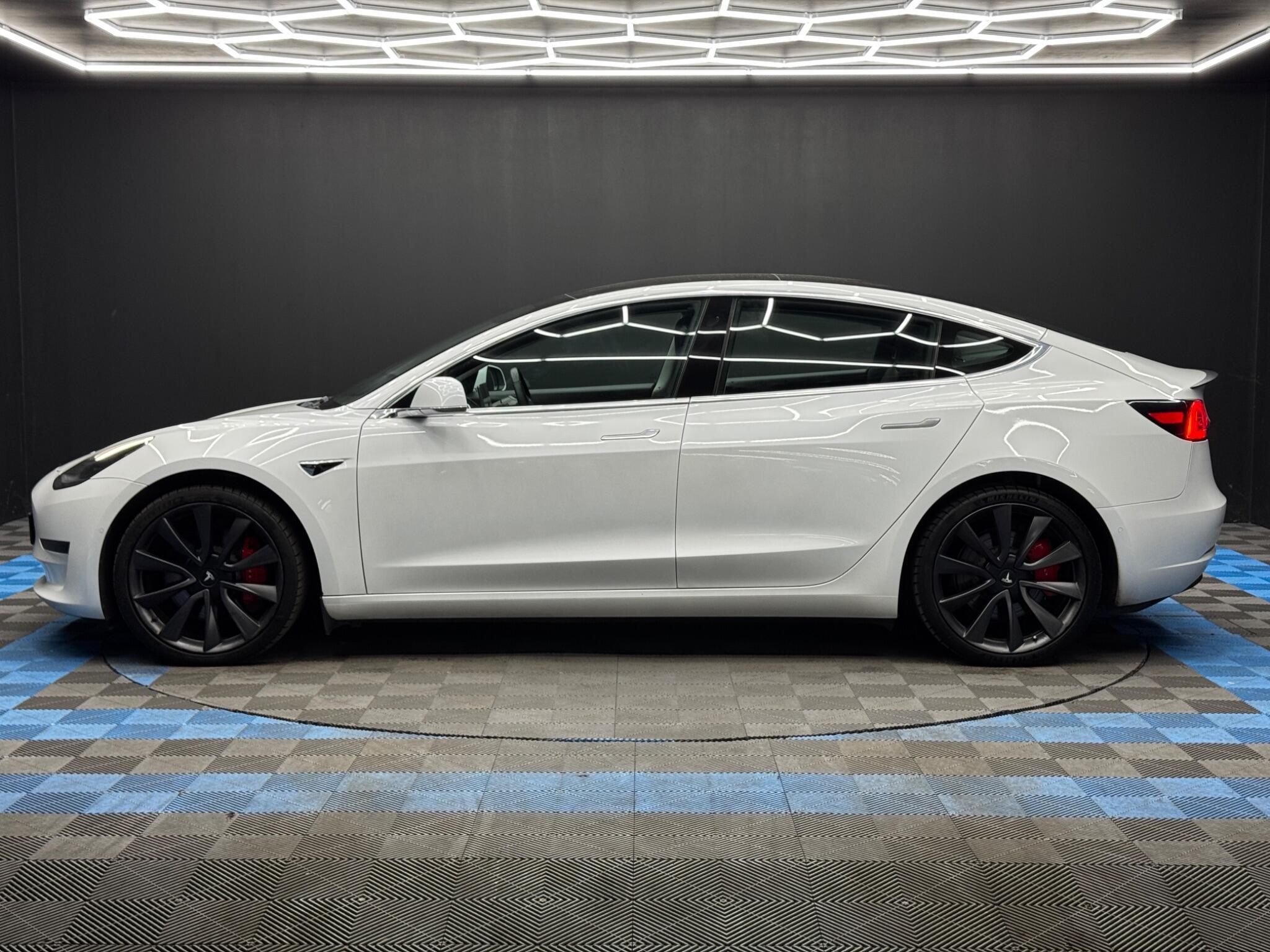 Tesla Model 3 - Image 8