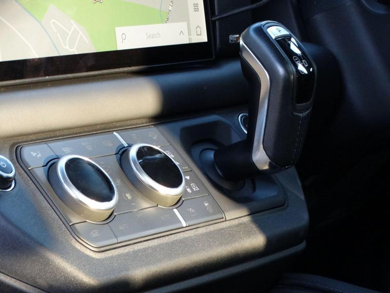 Land Rover DEFENDER 110 - Image 17