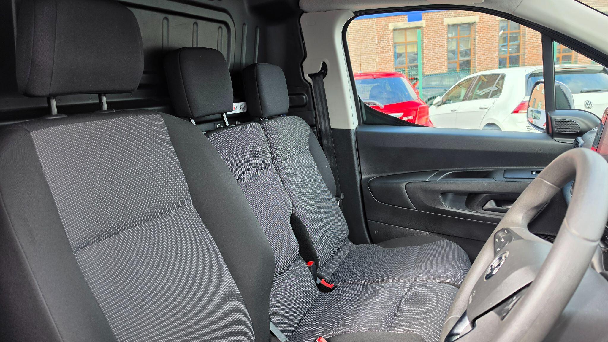 Vauxhall Combo - Image 12
