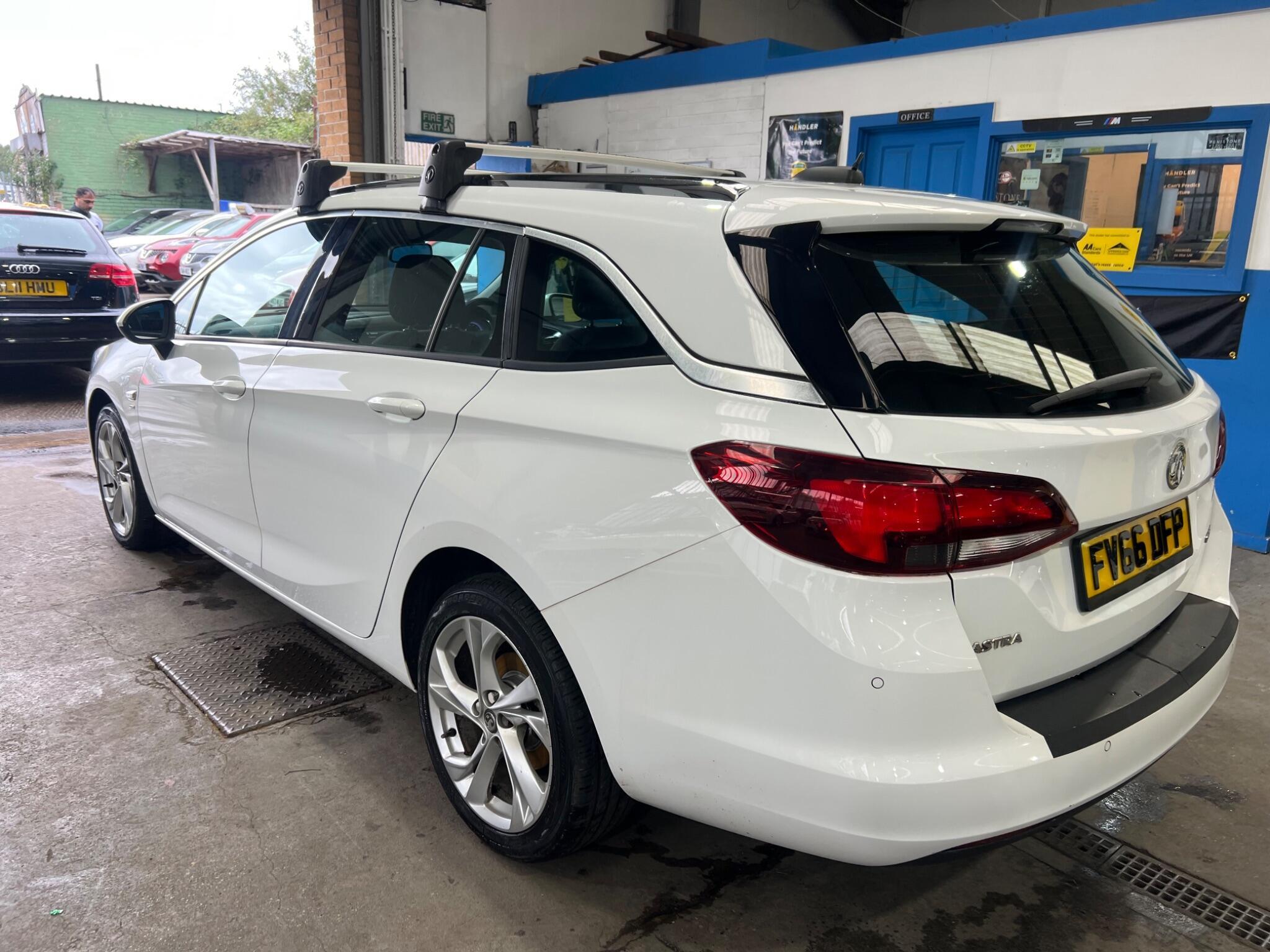 Vauxhall Astra - Image 4