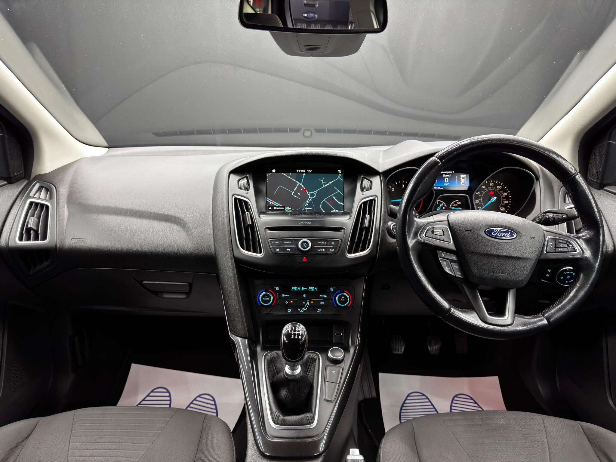Ford Focus - Image 10