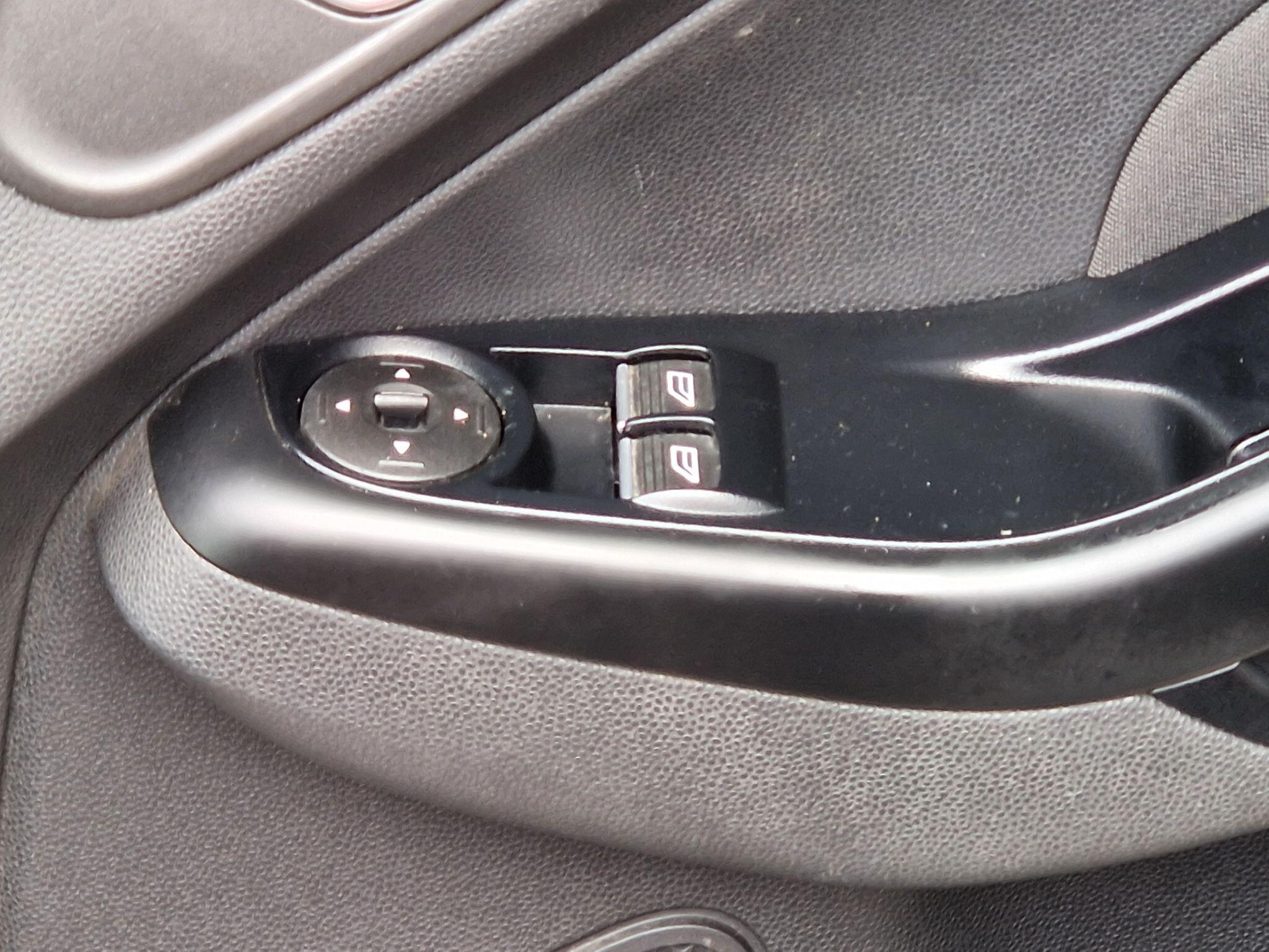 Ford Fiesta - Image 20