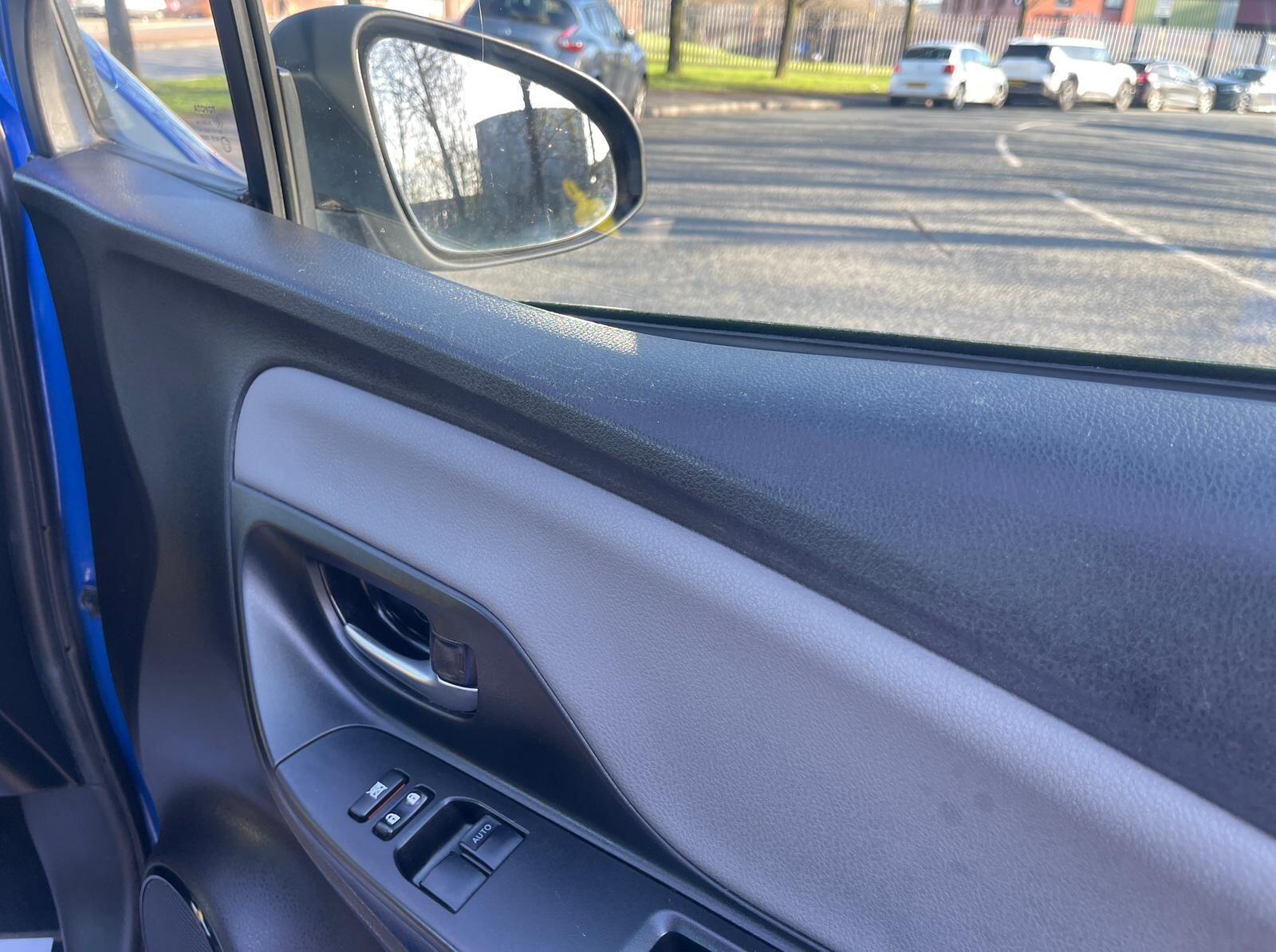 Toyota Yaris - Image 33