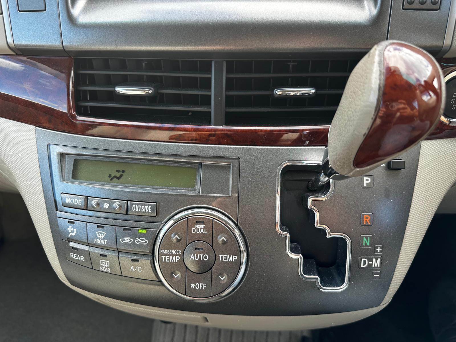 Toyota Estima Aeras G - Image 15
