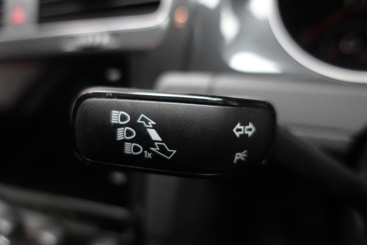 Volkswagen Golf - Image 42