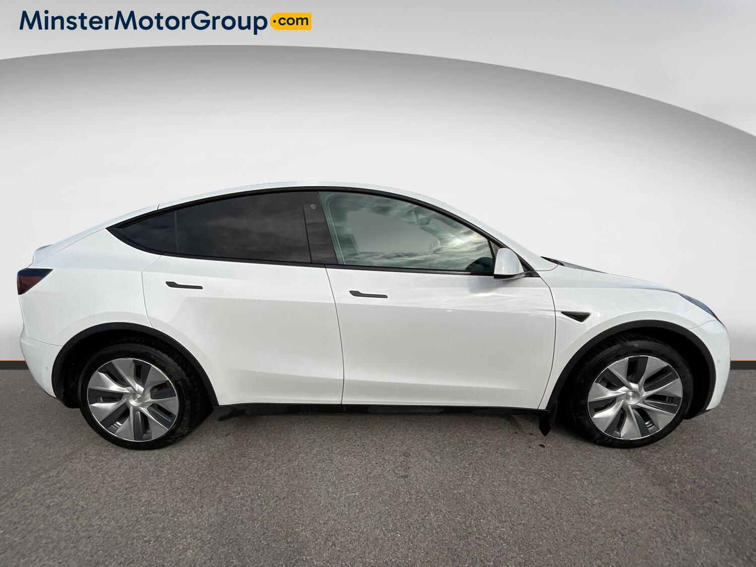 Tesla Model Y - Image 2