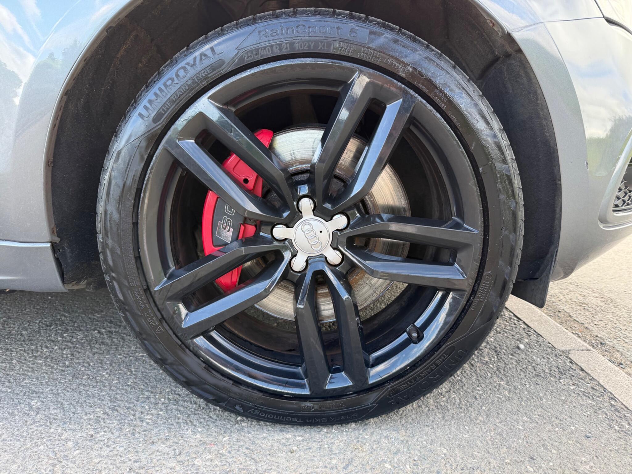 Audi SQ5 - Image 14