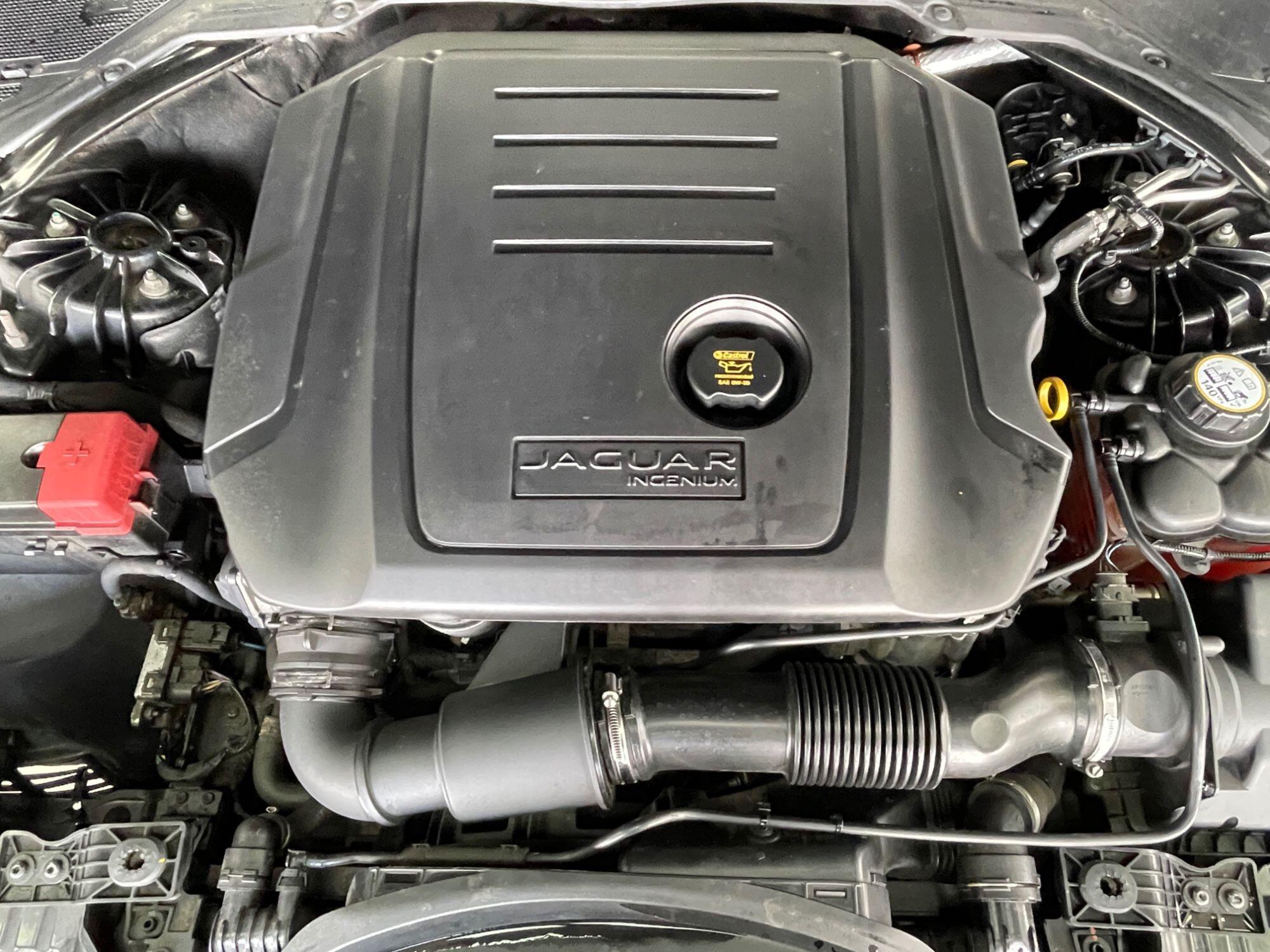 Jaguar XE - Image 18