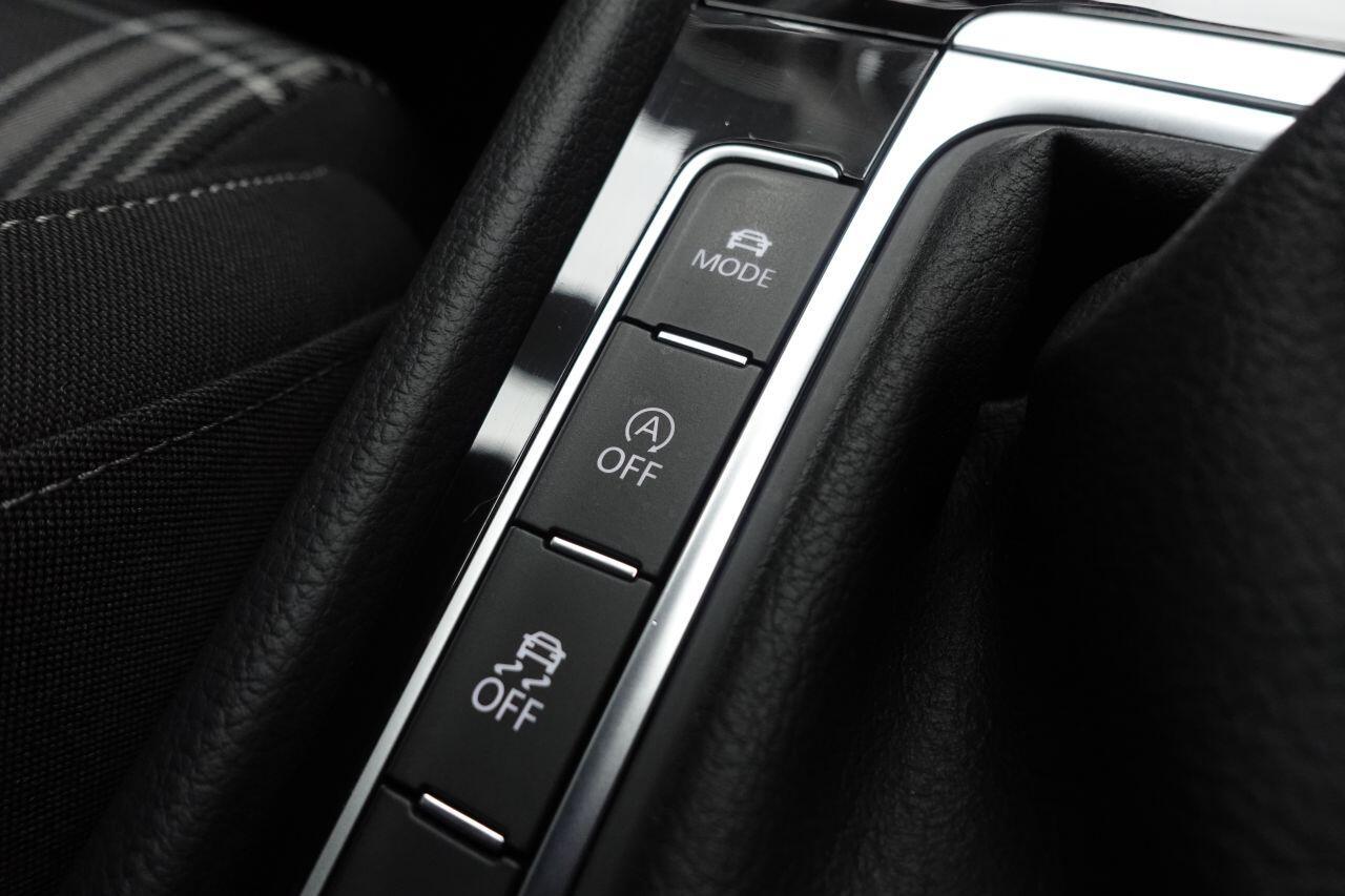 Volkswagen Golf - Image 33