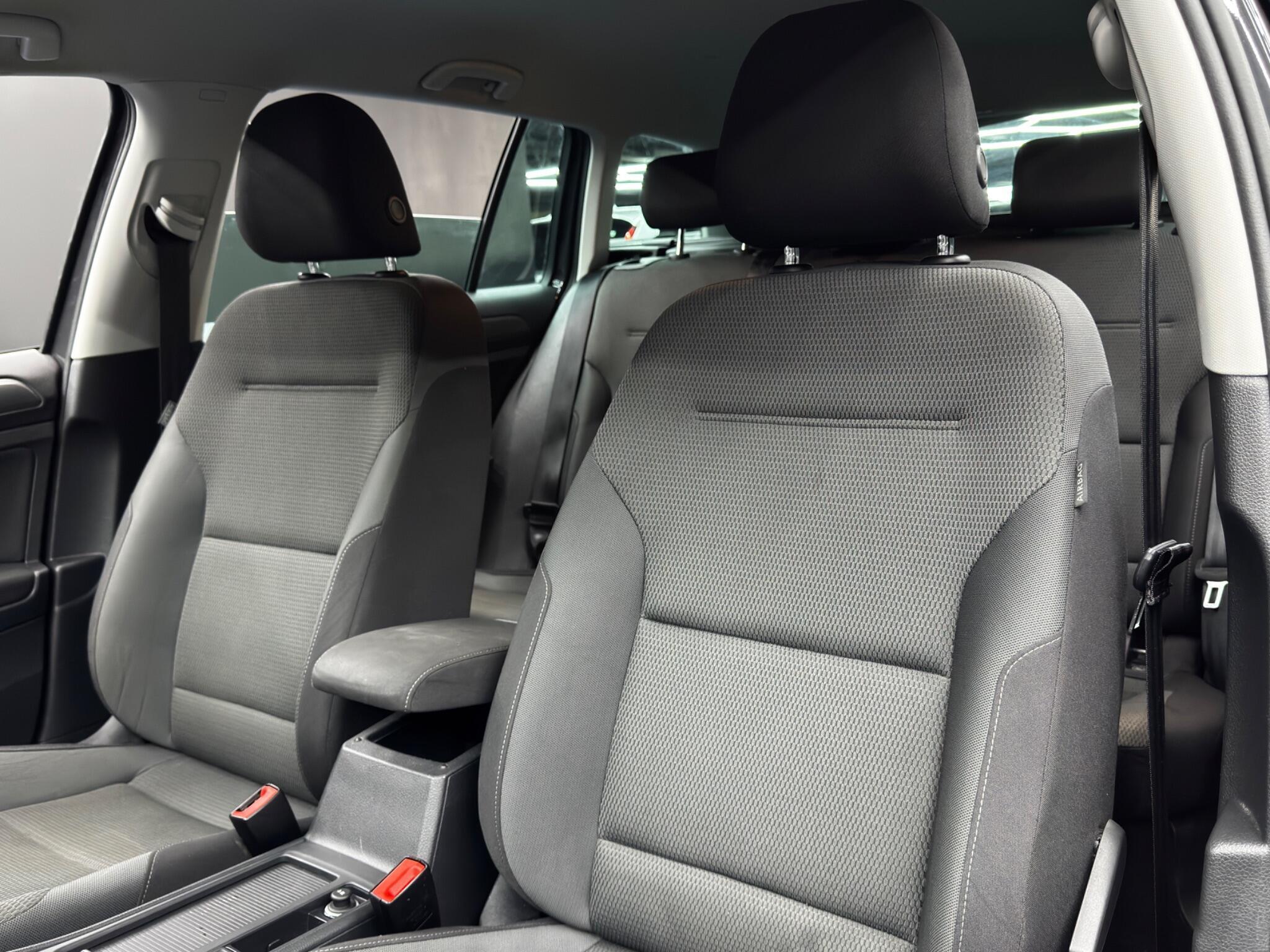 Volkswagen Golf - Image 13