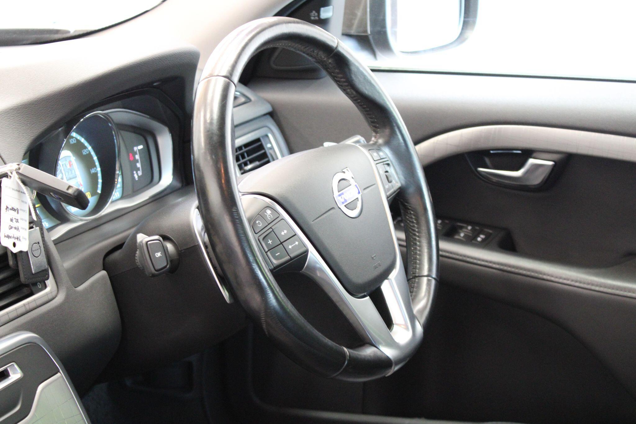 Volvo XC70 - Image 35