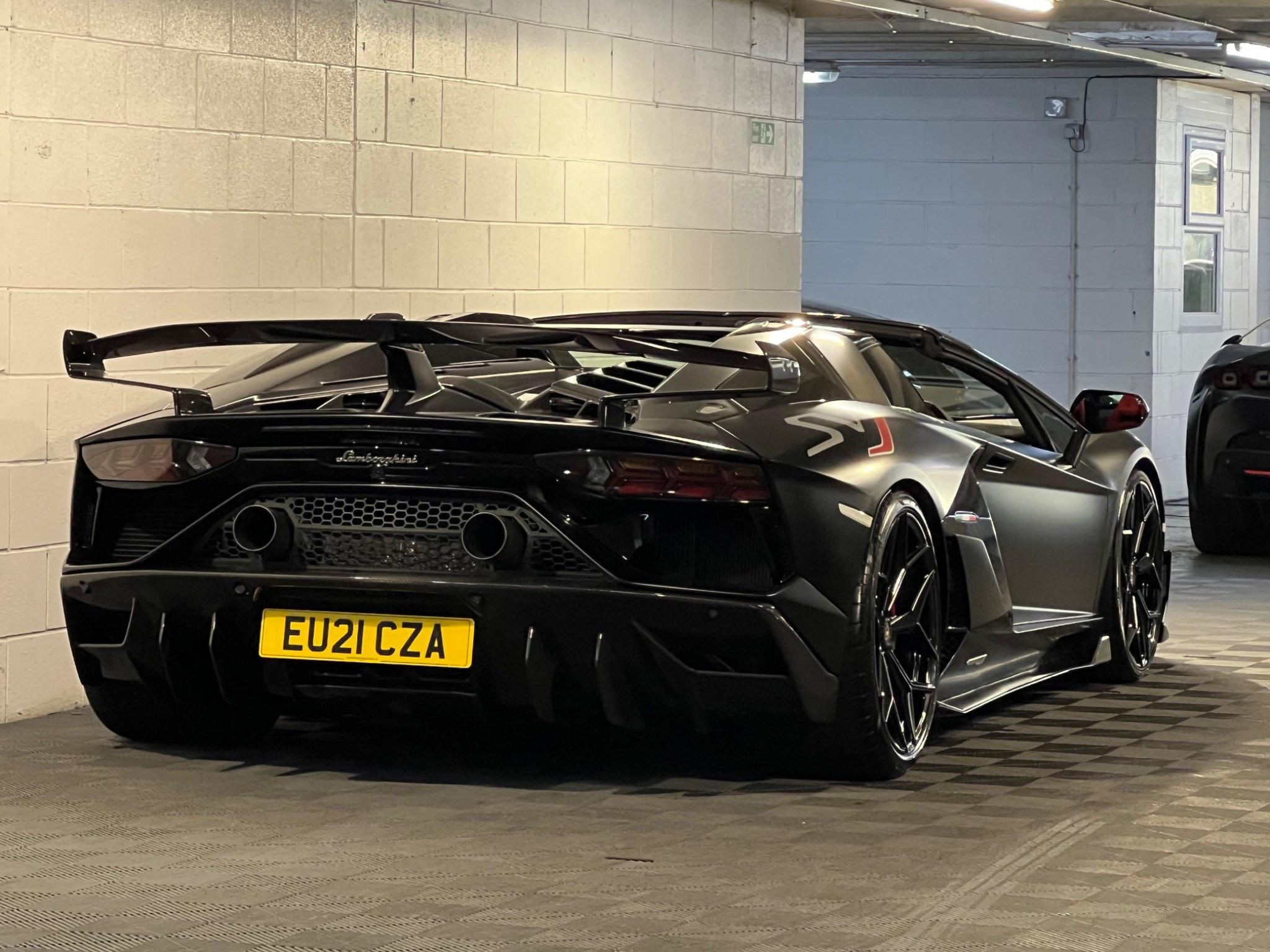 Lamborghini Aventador - Image 5