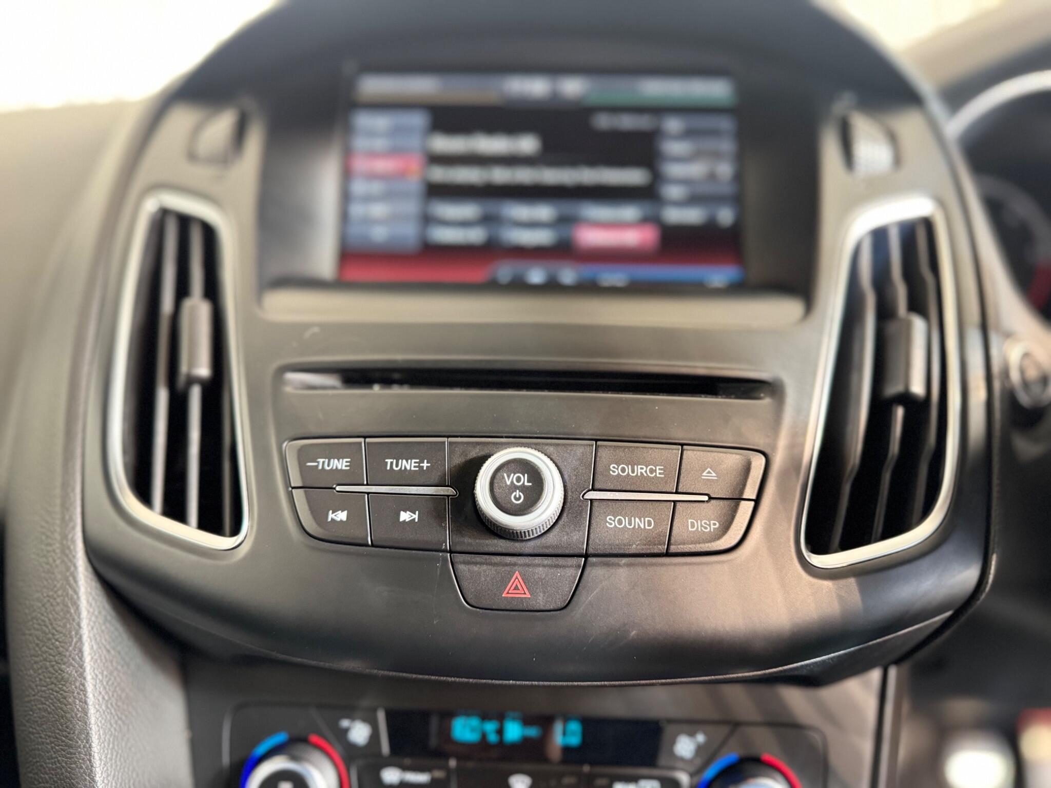 Ford Focus - Image 34