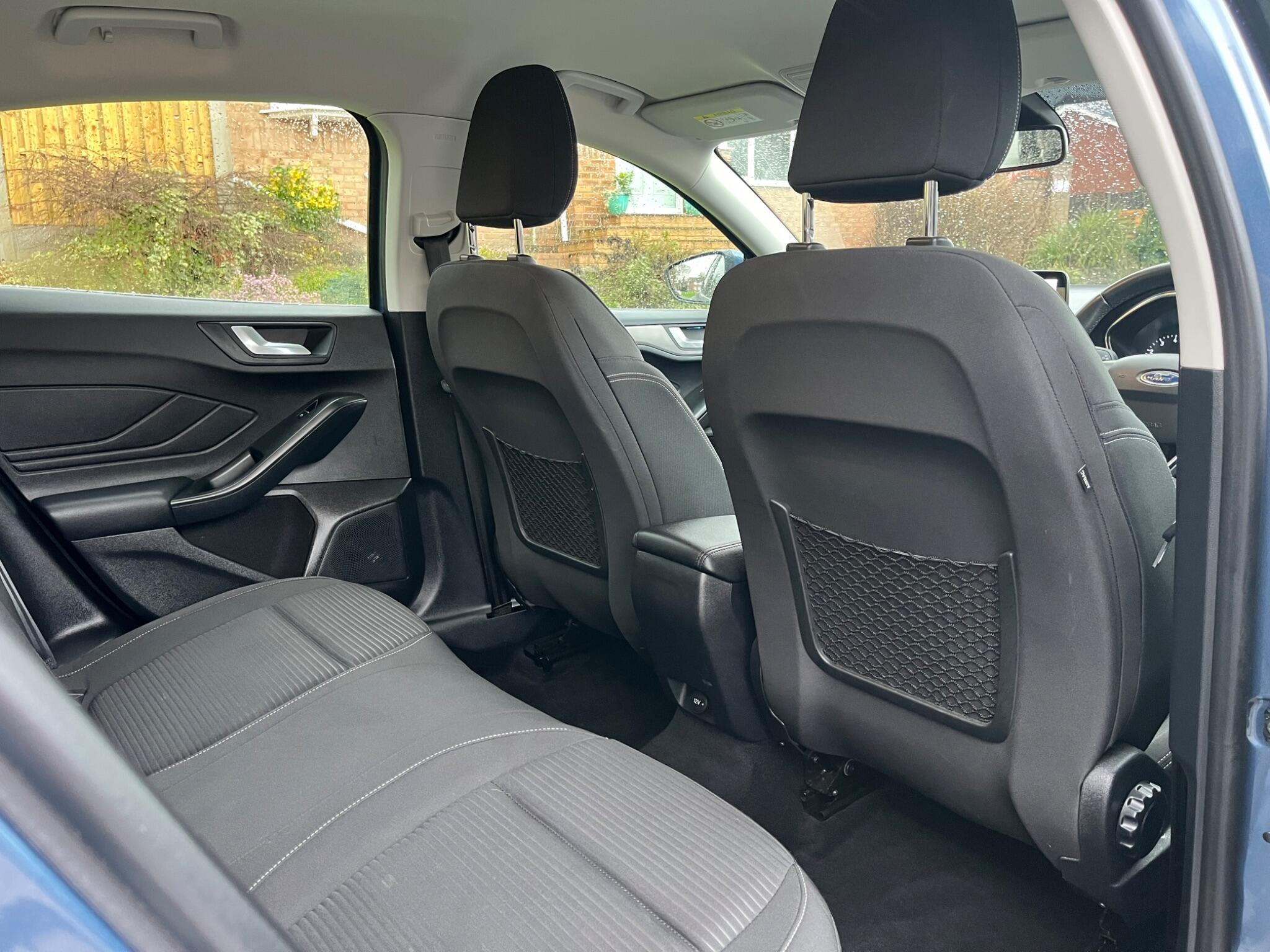 Ford Focus - Image 29