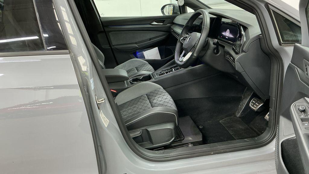 Volkswagen Golf - Image 10