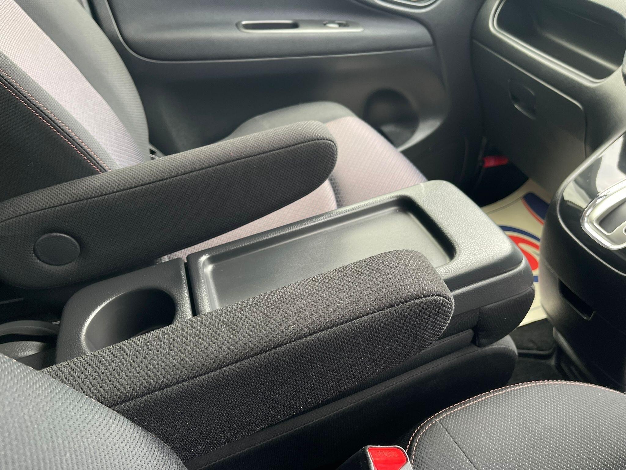 Nissan Serena - Image 19